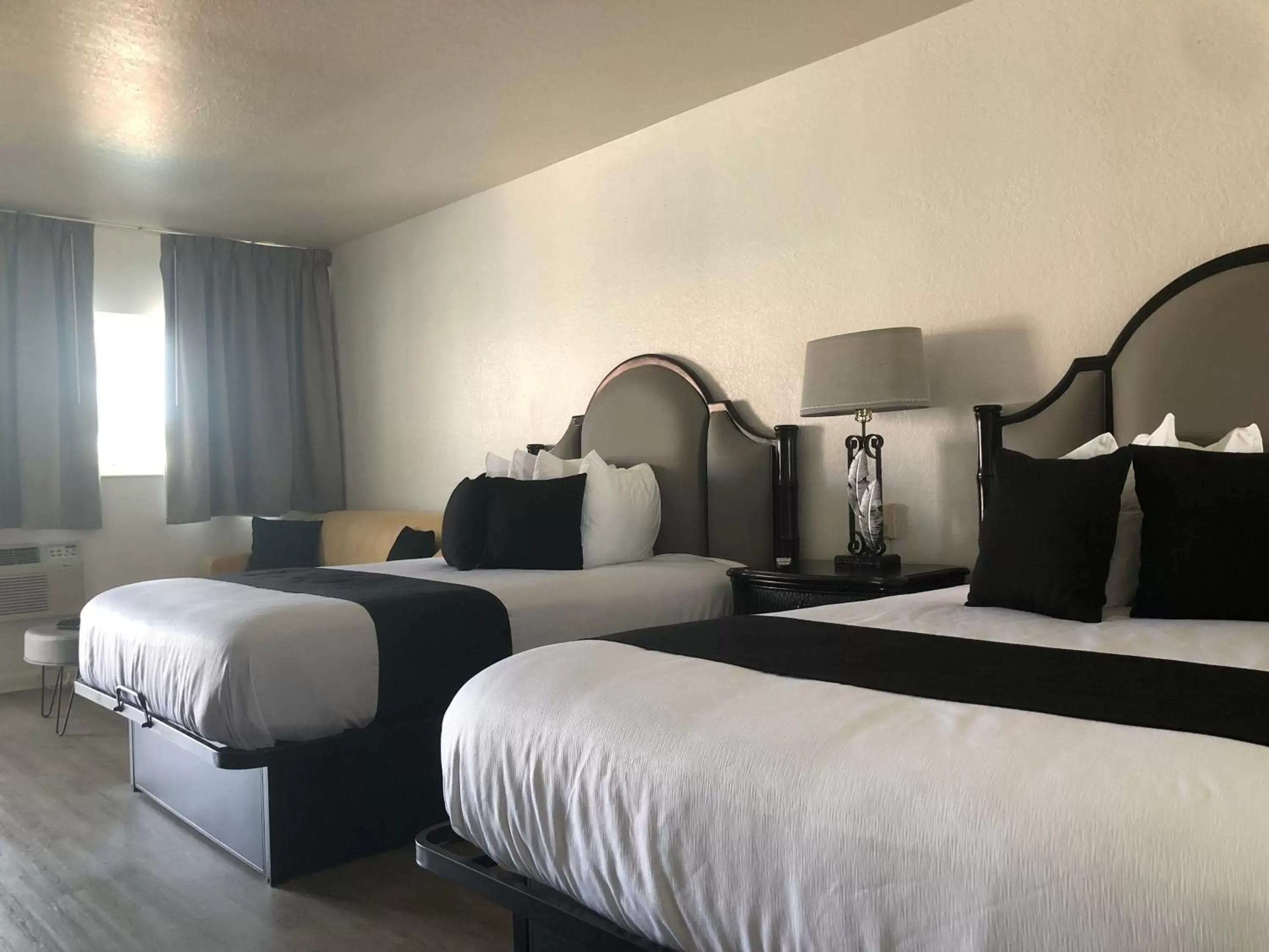Bedroom, Bed in Holiday Isles Resort