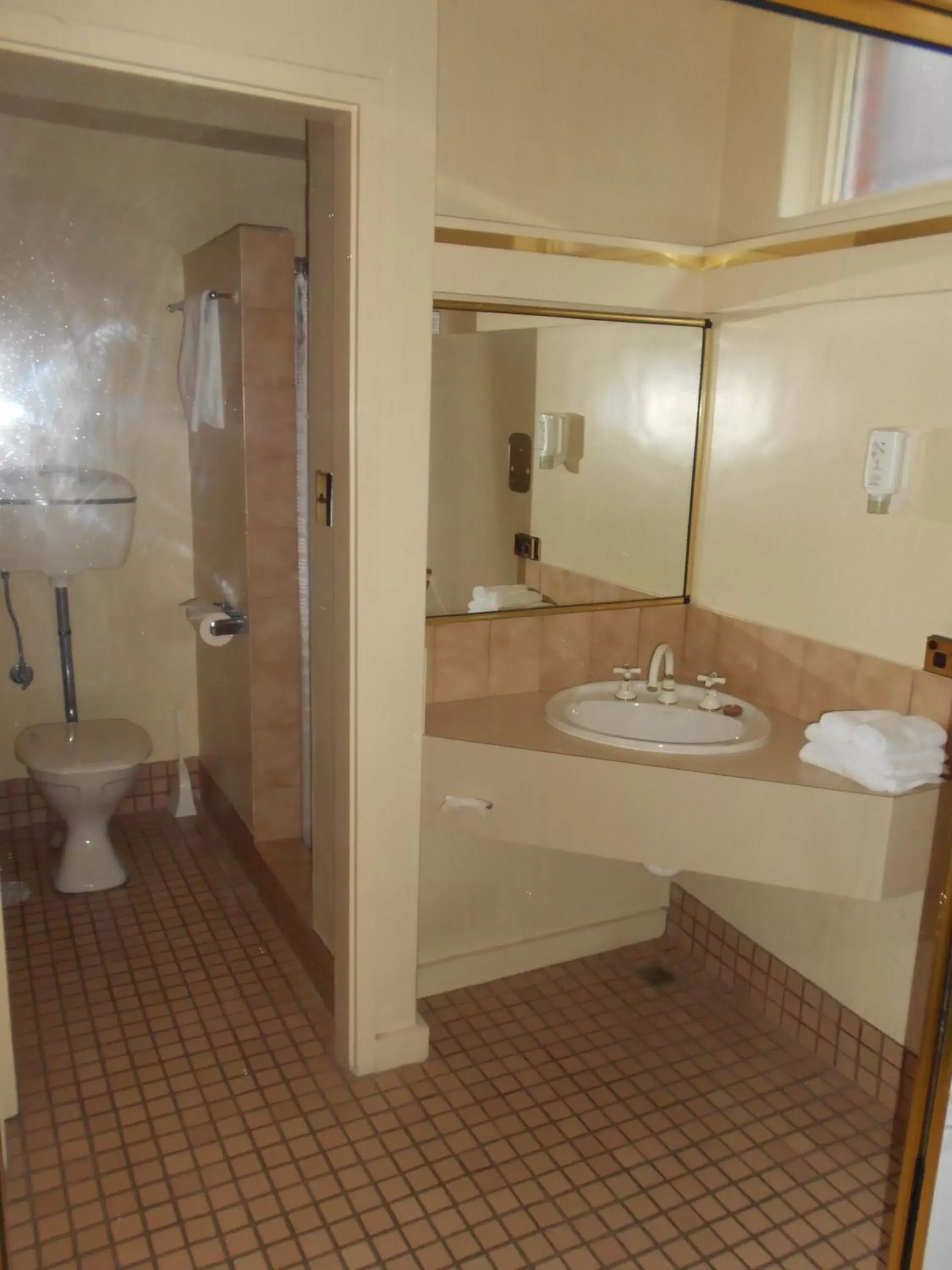 Bathroom in Commodore Regent