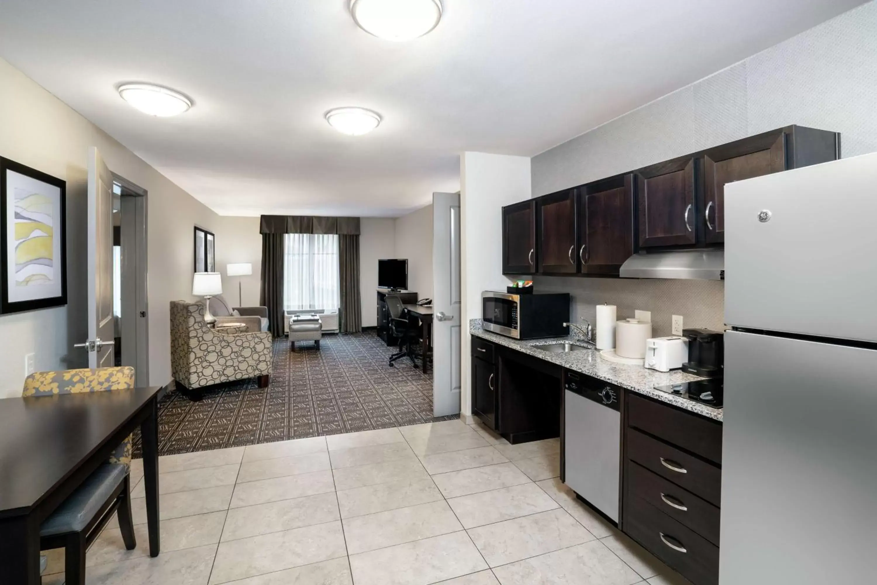 Bedroom, Kitchen/Kitchenette in Homewood Suites by Hilton Huntsville-Downtown