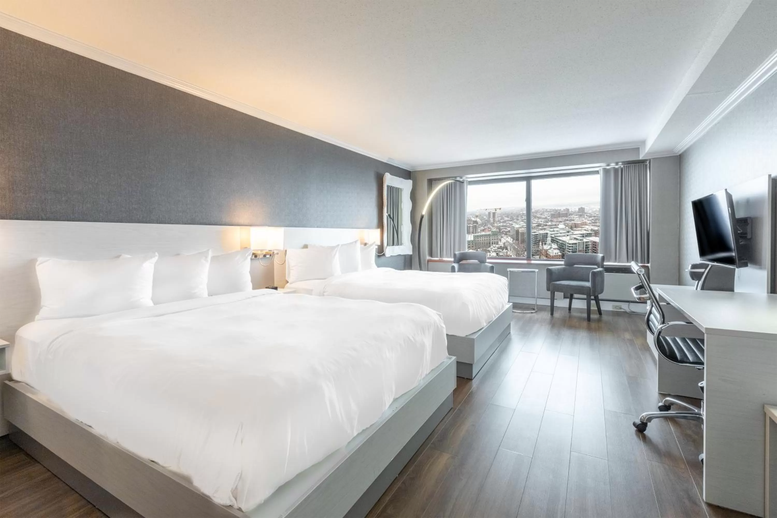 Bedroom, Bed in Hôtel Le Concorde Québec