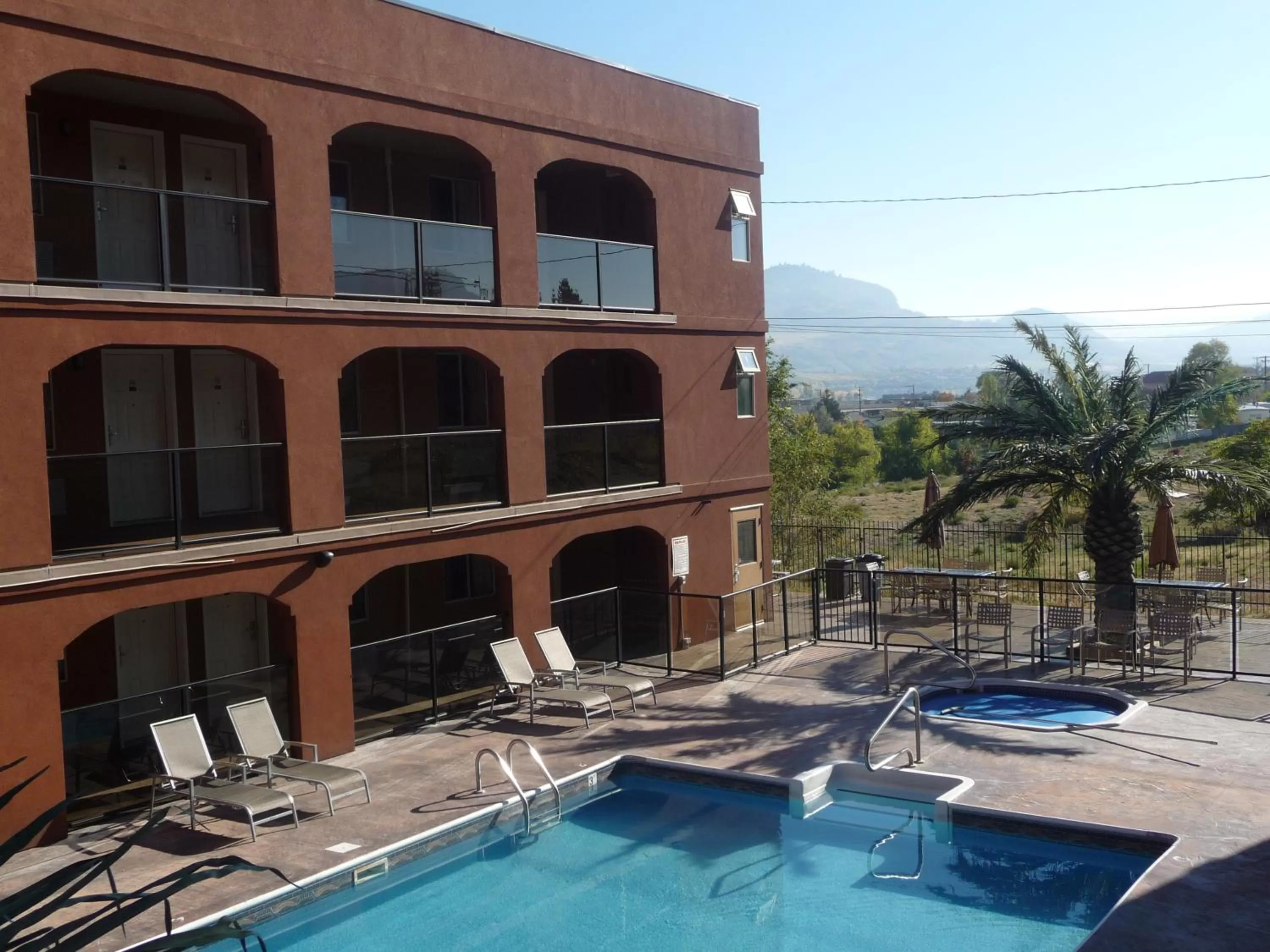 Facade/entrance, Pool View in Super 8 by Wyndham Osoyoos