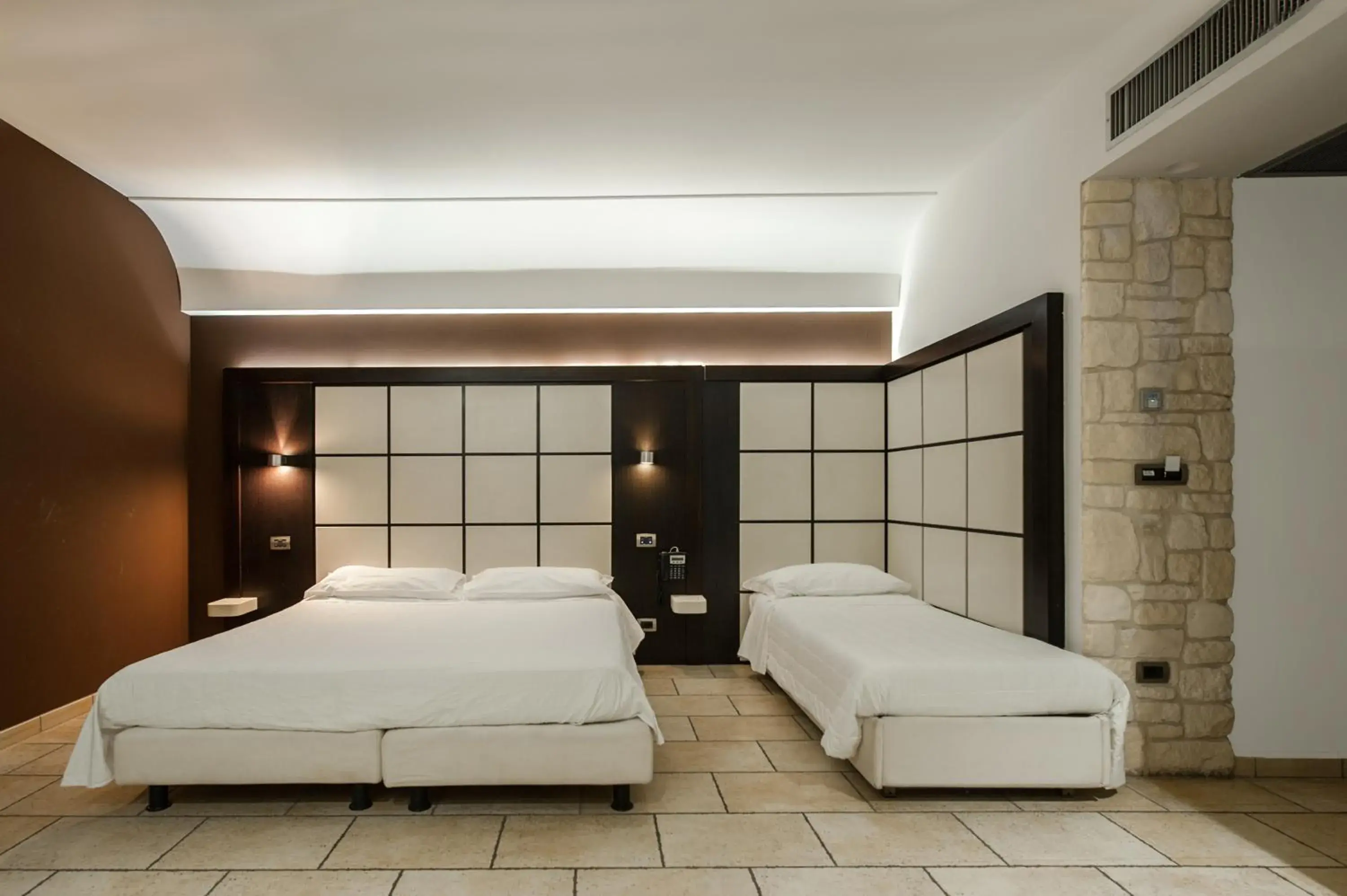 Shower, Bed in Hotel Testani Frosinone