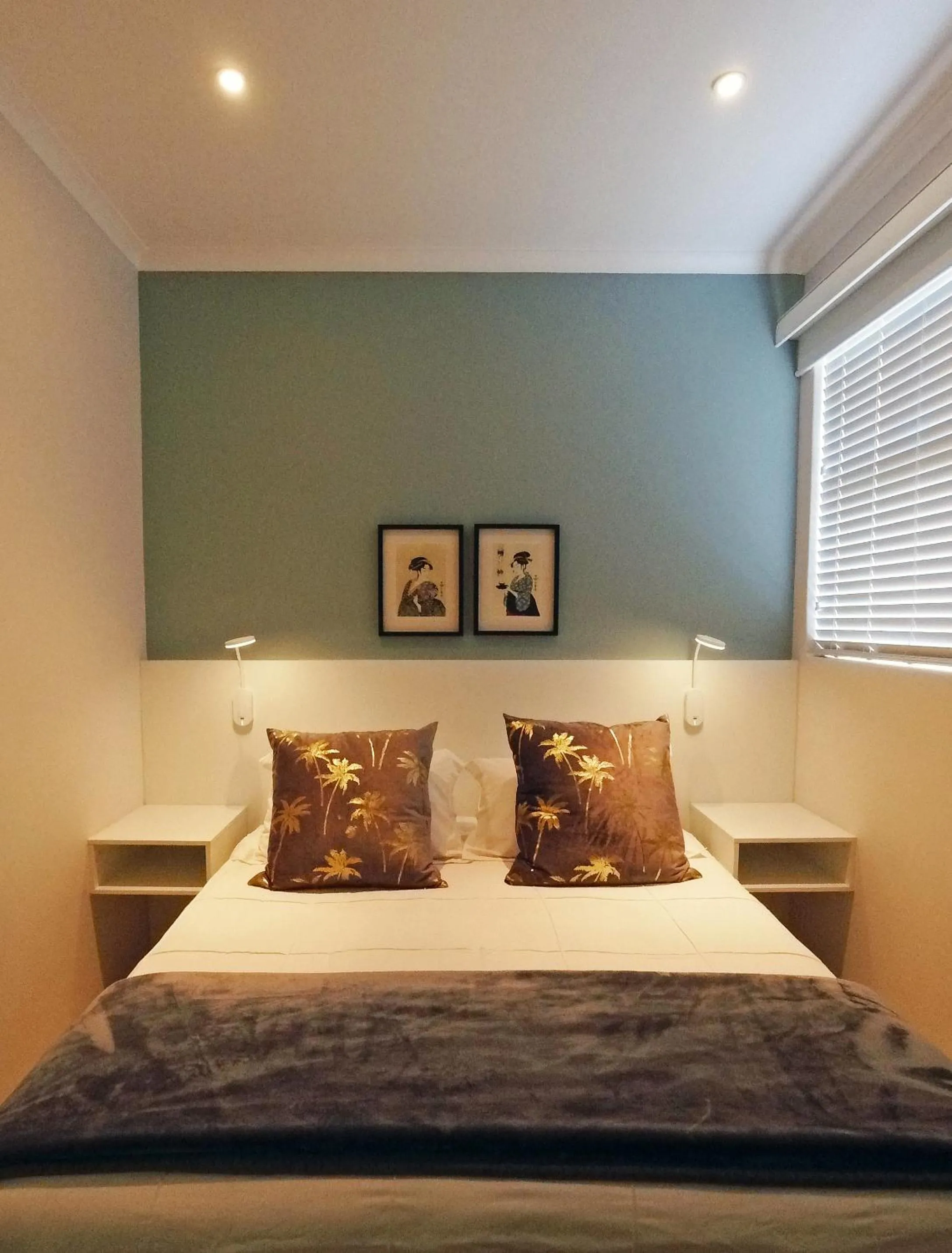 Bed in Dolphin Inn Guesthouse