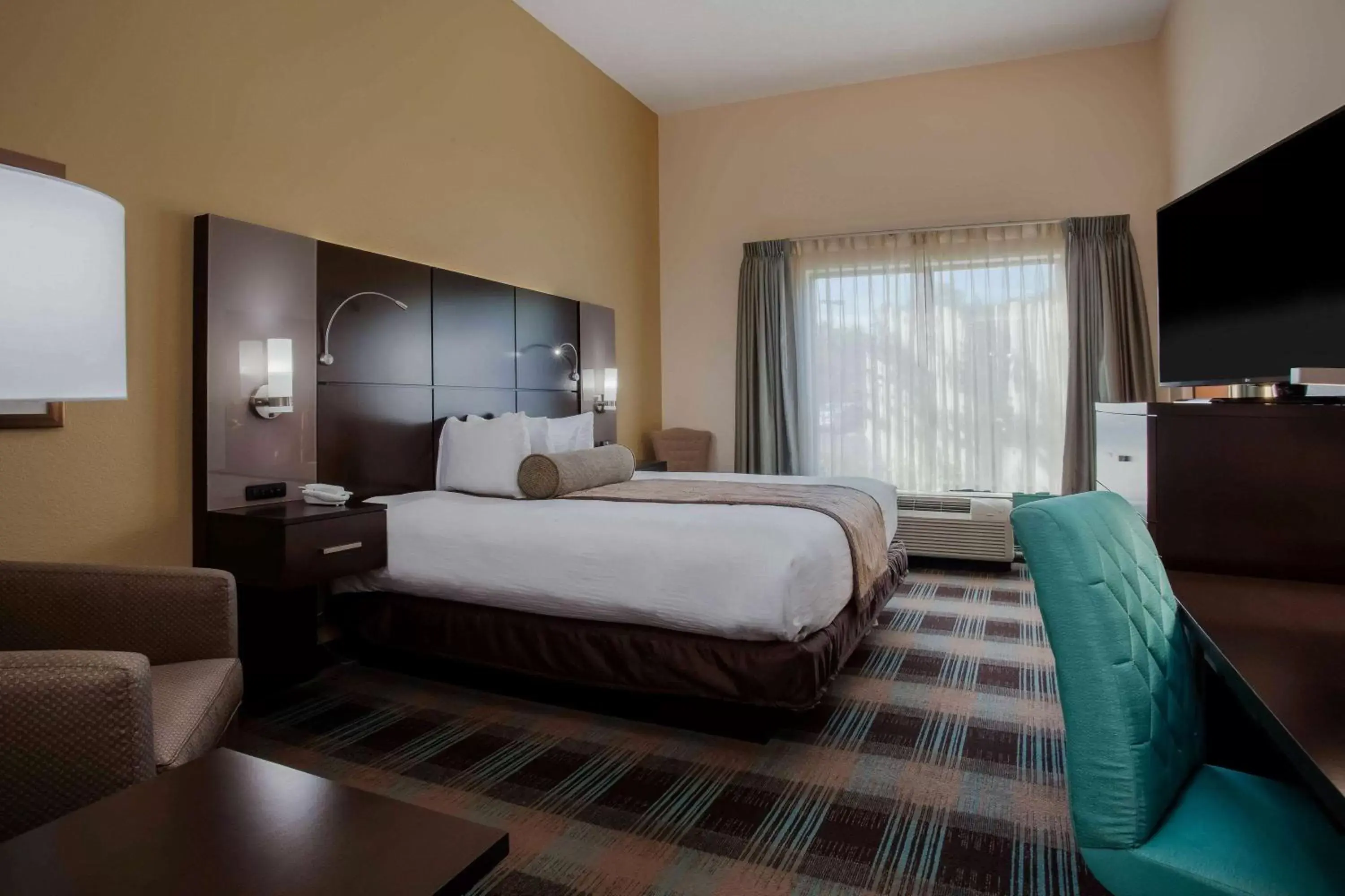 Photo of the whole room, Bed in Wingate By Wyndham - Orlando International Airport
