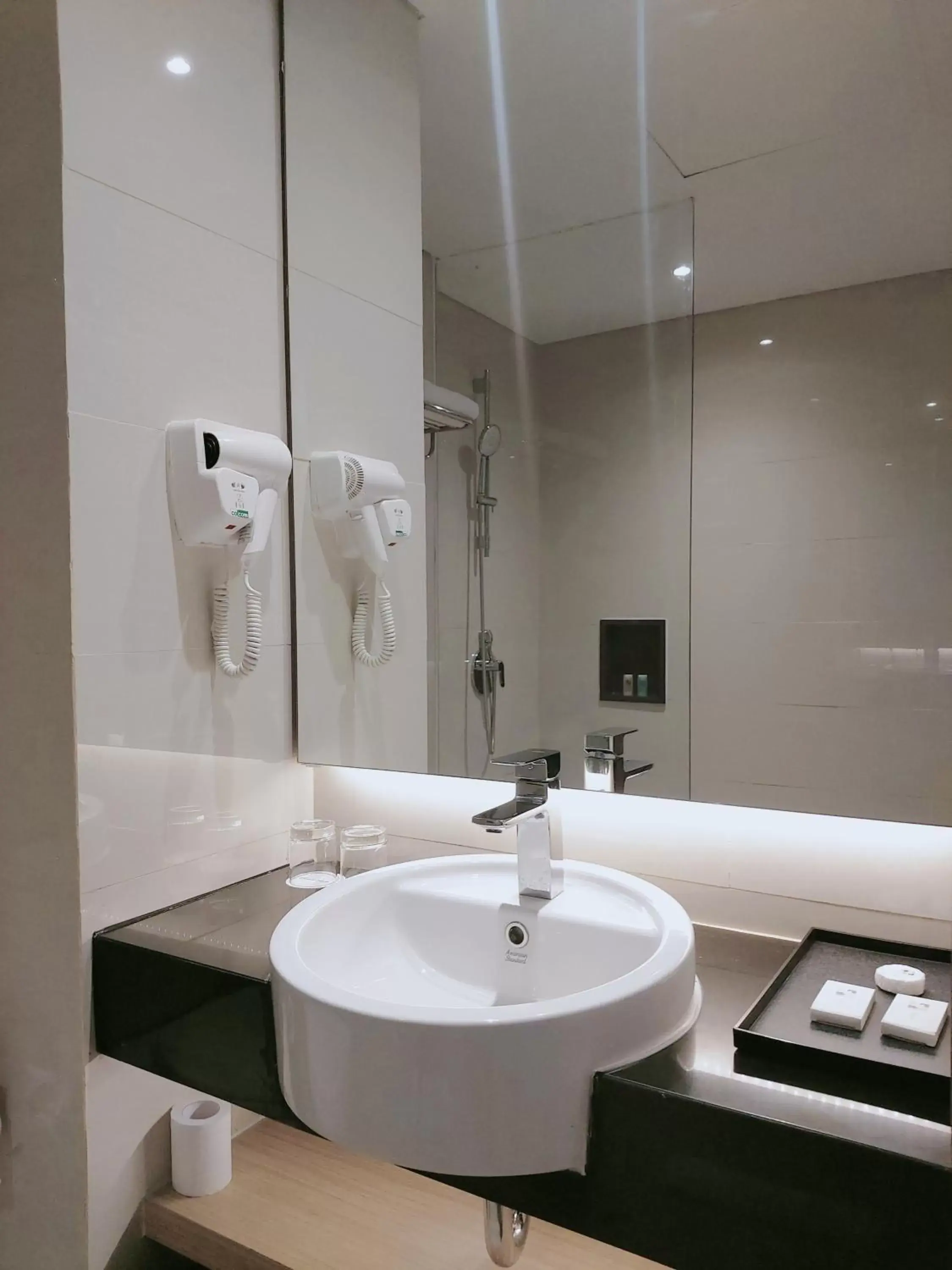 Bathroom in Swiss-Belinn Modern Cikande