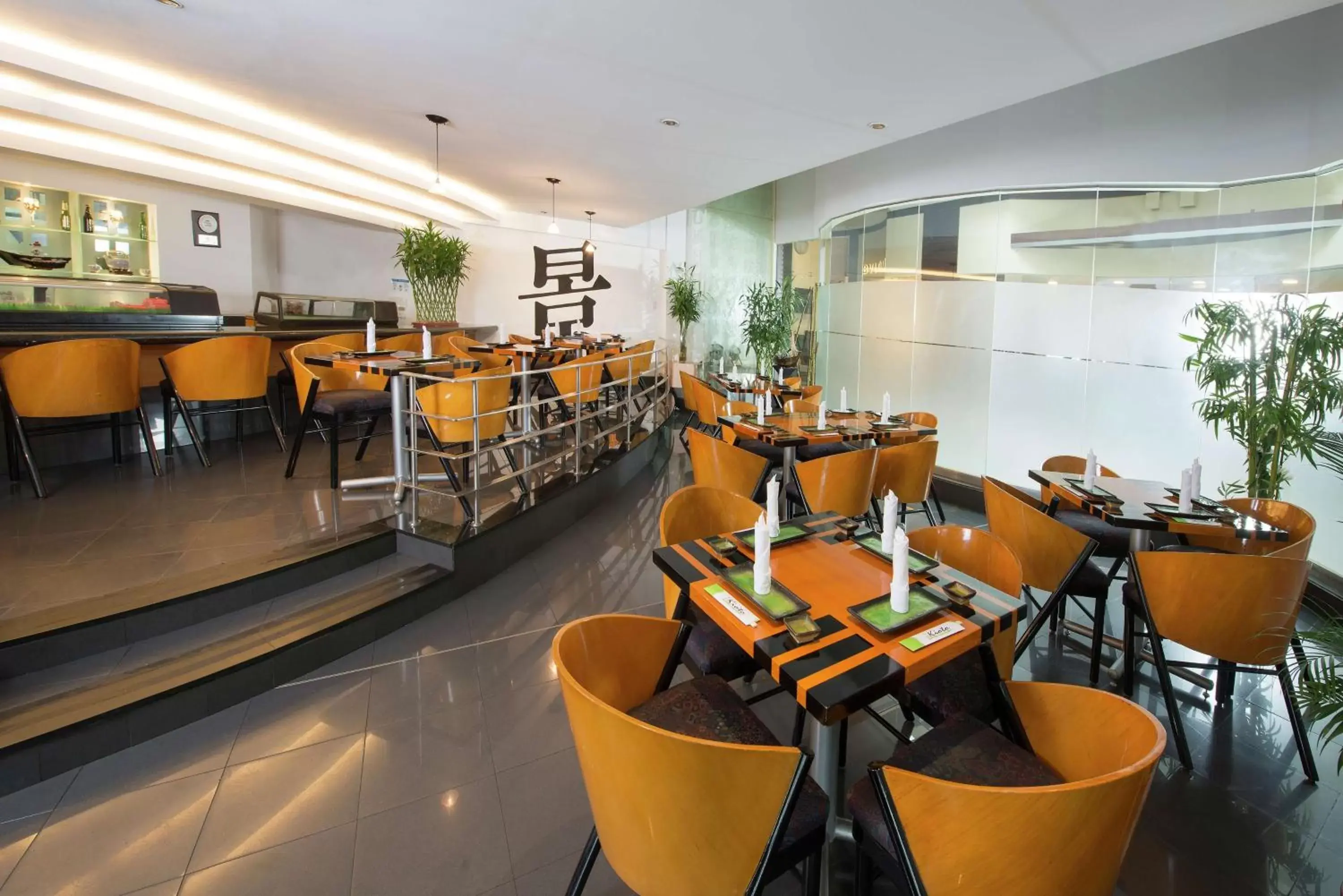 Lounge or bar, Restaurant/Places to Eat in Hilton Colon Guayaquil Hotel