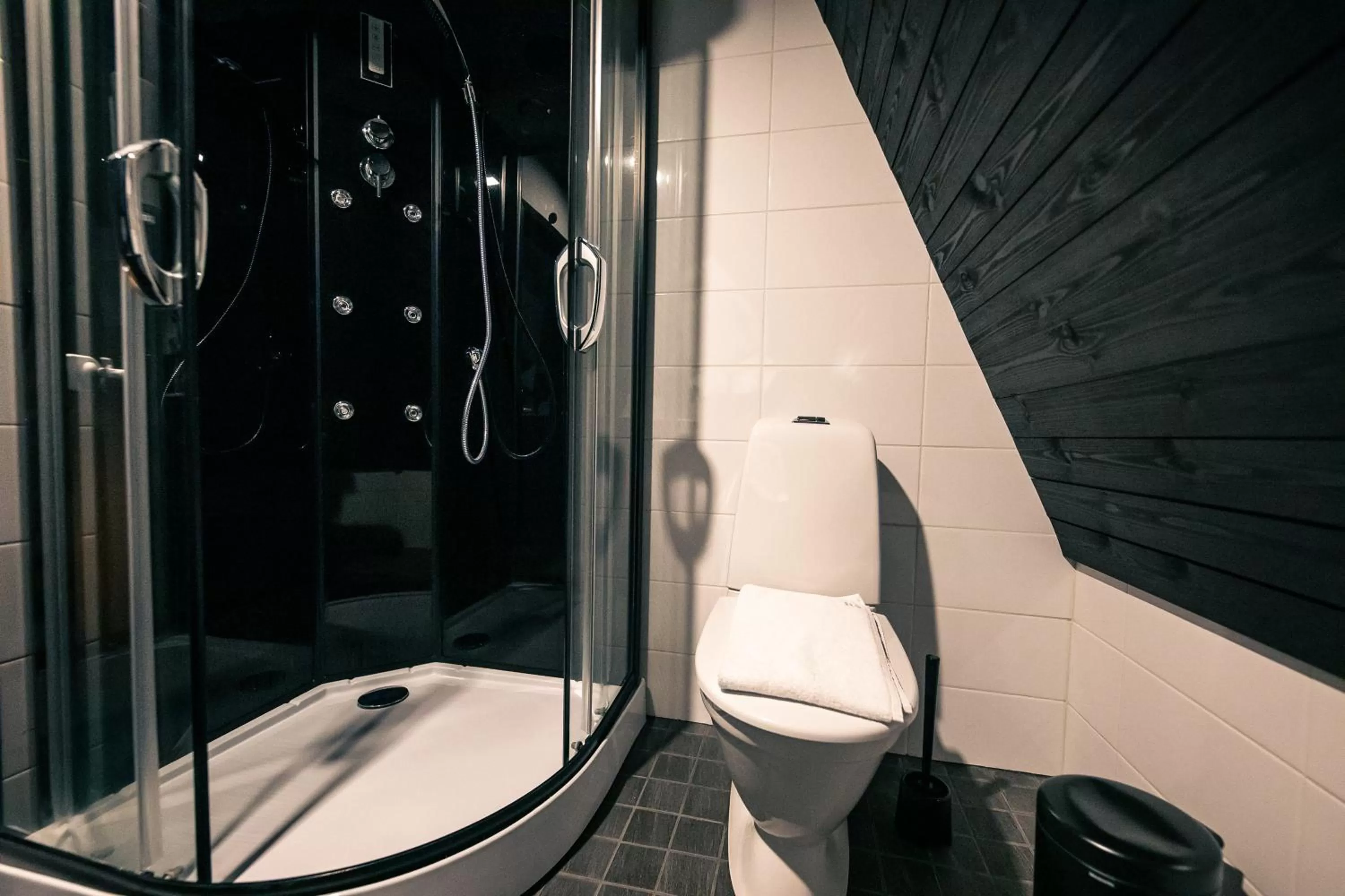 Shower in Apukka Resort