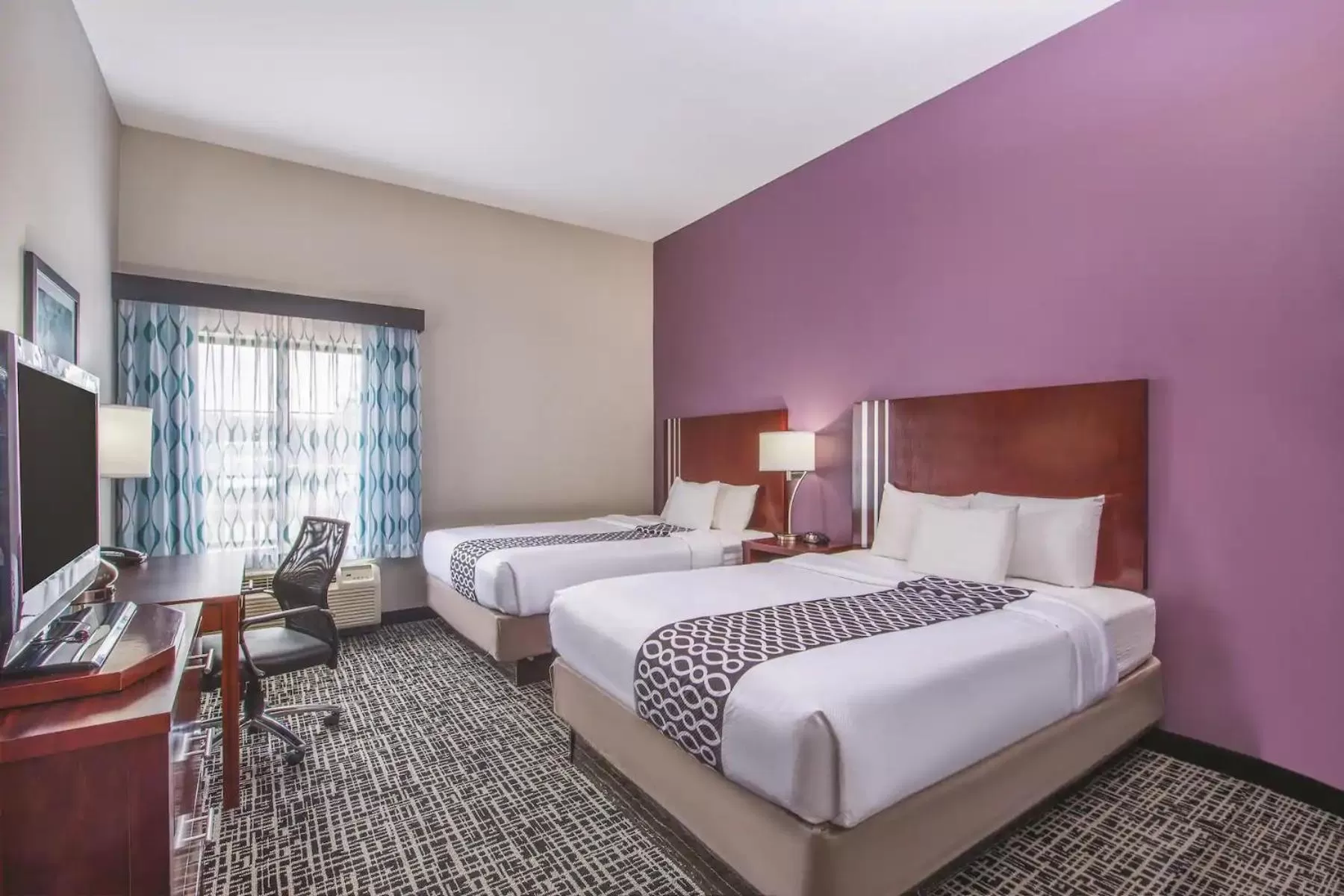 Bathroom in La Quinta by Wyndham Oklahoma City -Yukon