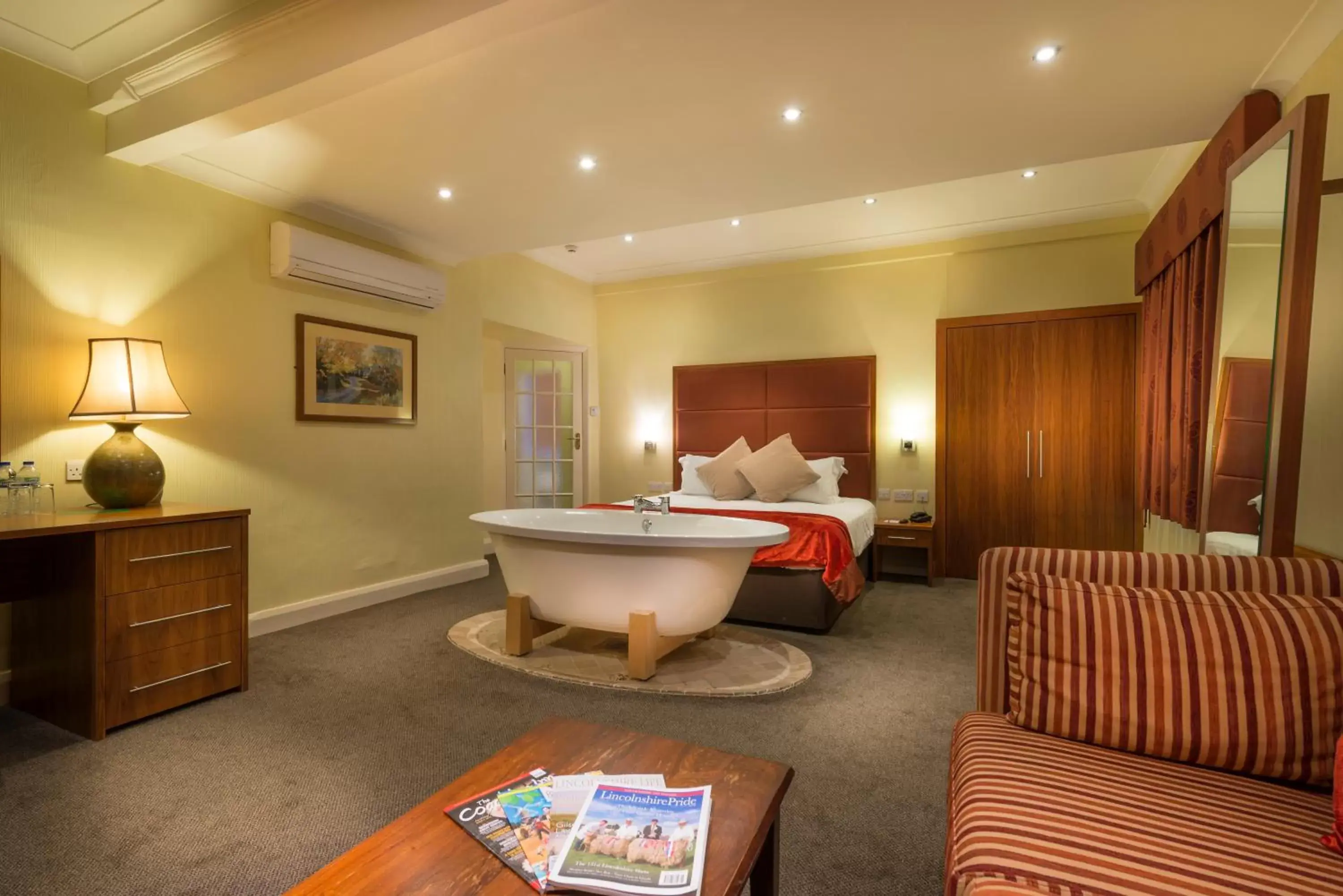 Bedroom, Bathroom in The White Hart Hotel, Boston, Lincolnshire