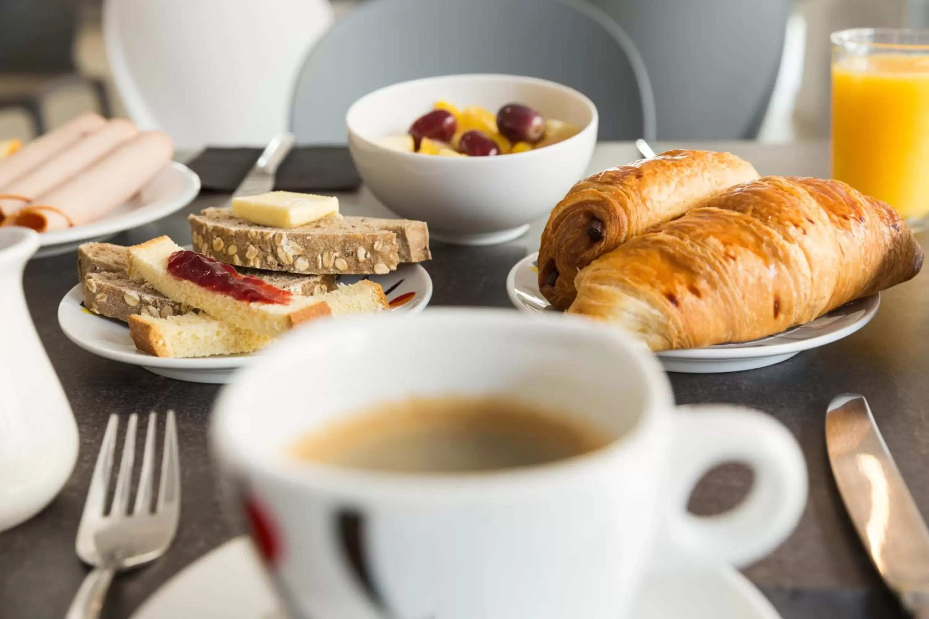 Breakfast in The Originals City, Hôtel Nevers Centre Gare (Inter-Hotel)