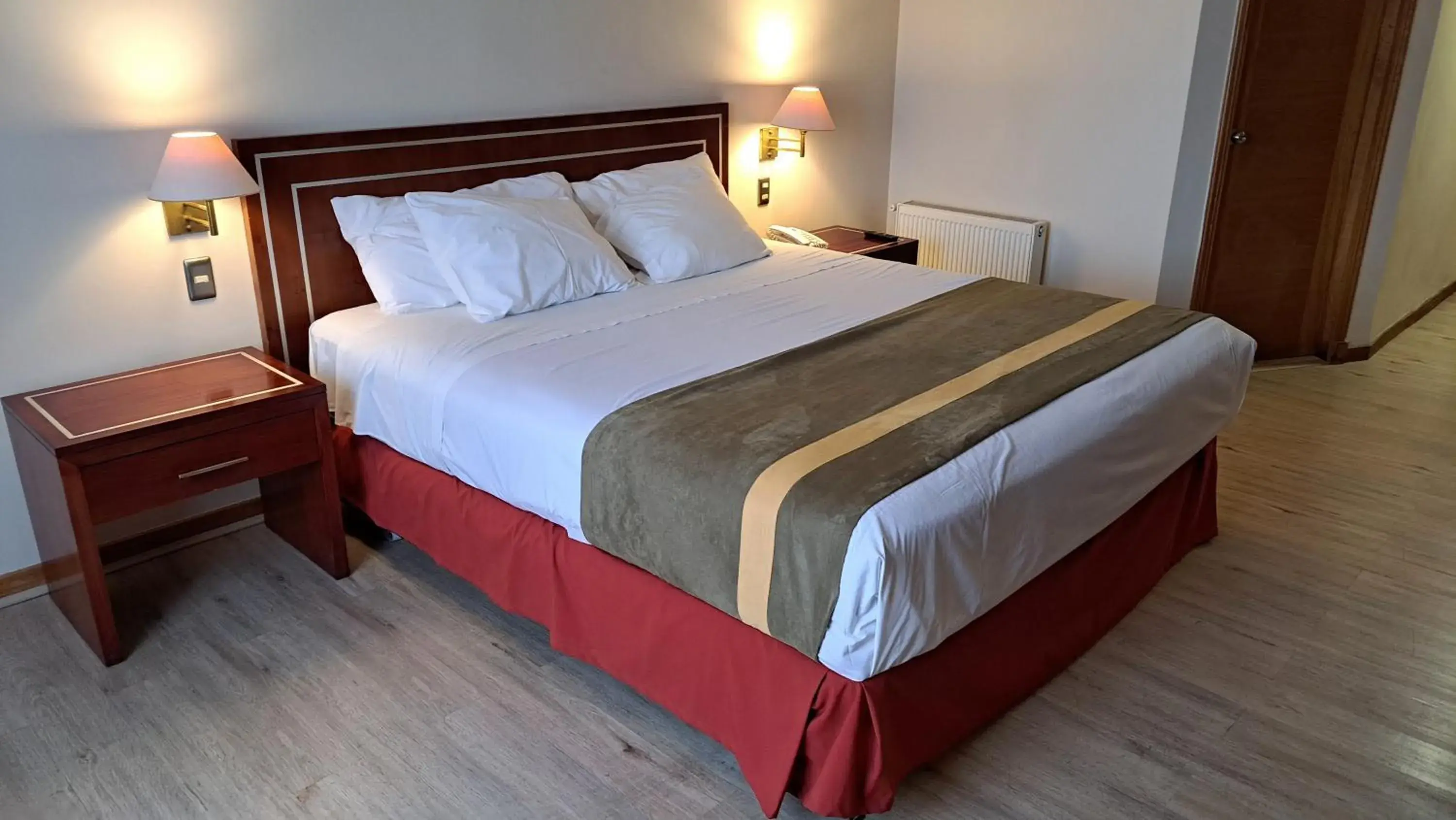 Bedroom, Bed in Hotel Diego de Almagro Puerto Montt