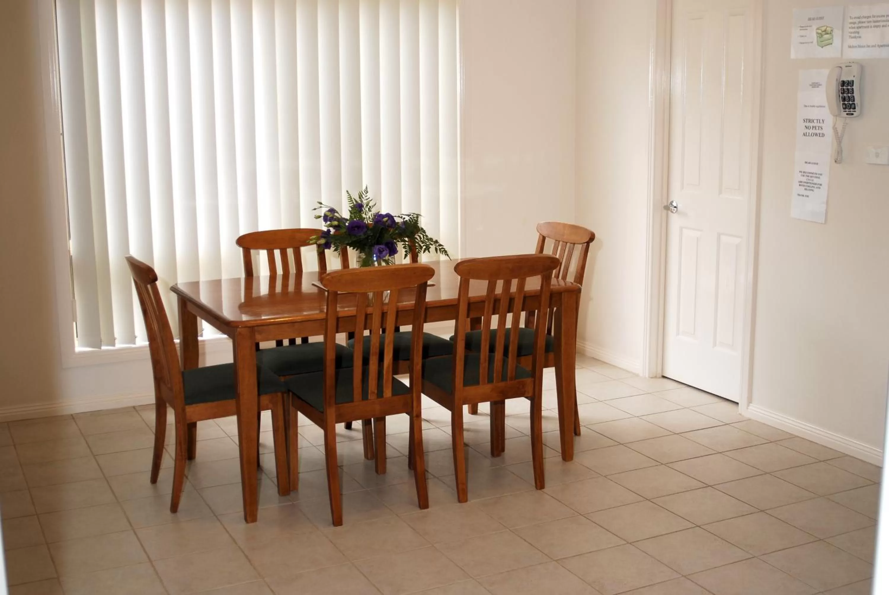 Dining area in Melton Motor Inn and Apartments