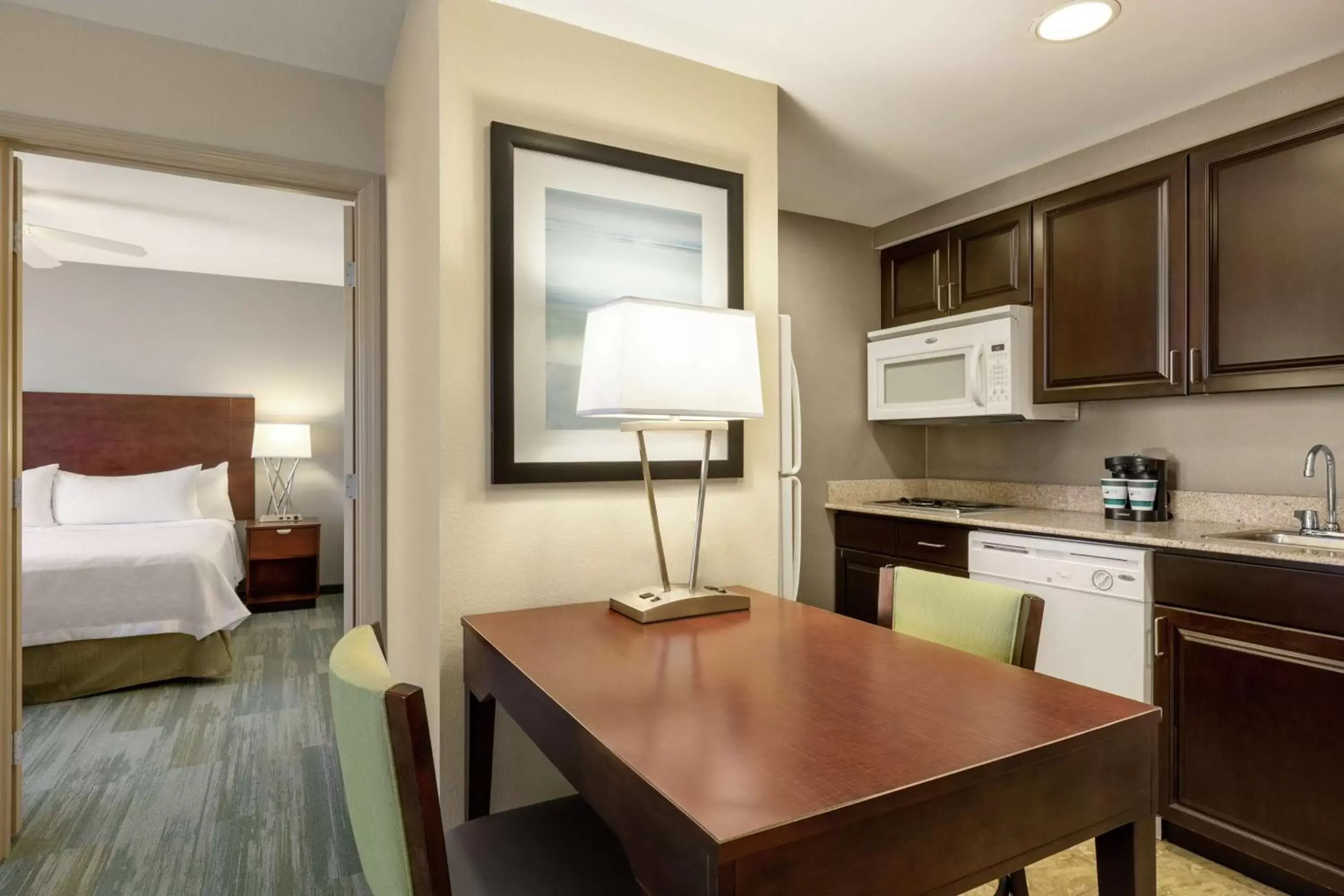 Bedroom, Kitchen/Kitchenette in Homewood Suites by Hilton Macon-North