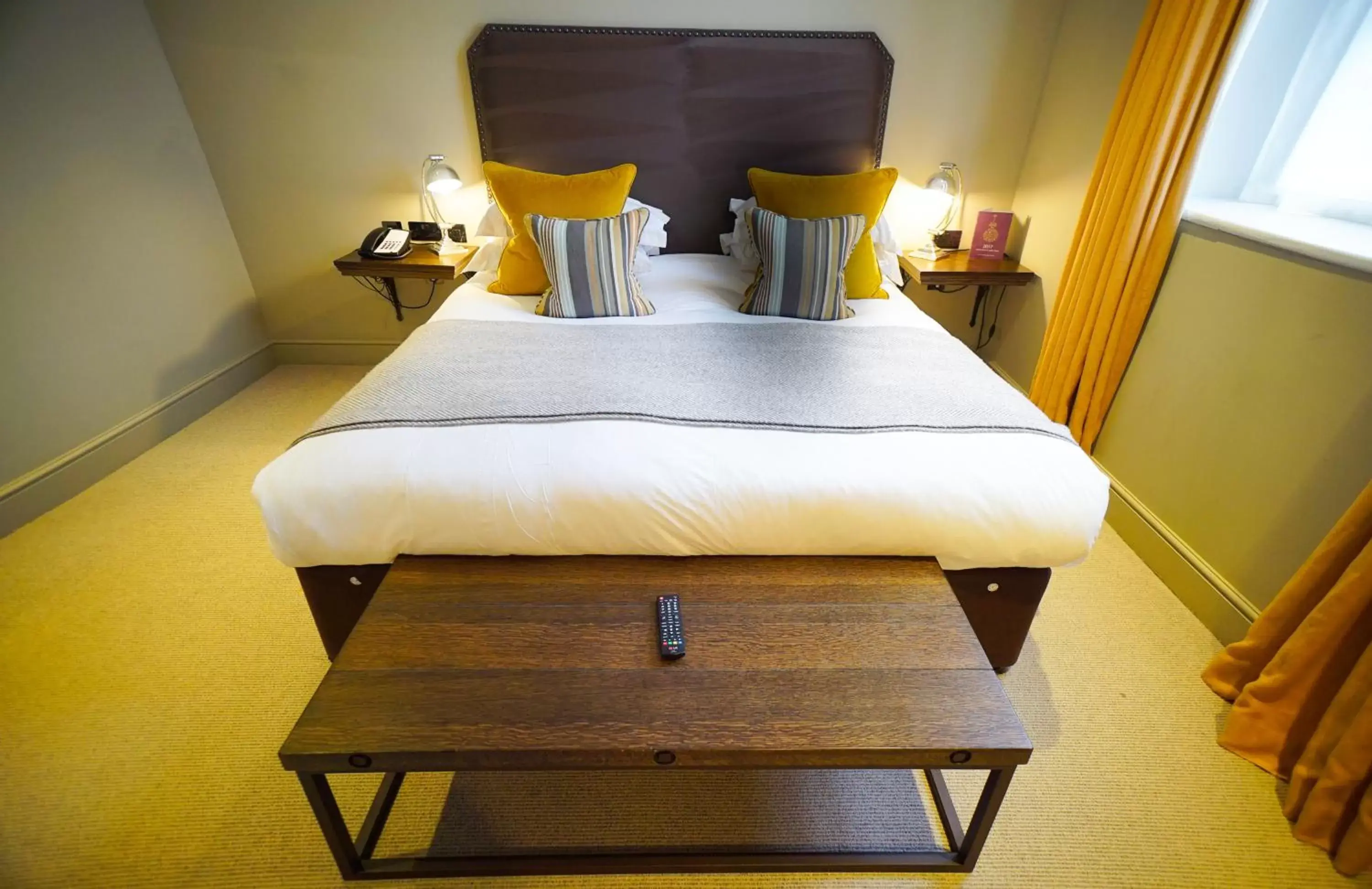 Bed in Kings Head Bed in Kings Head