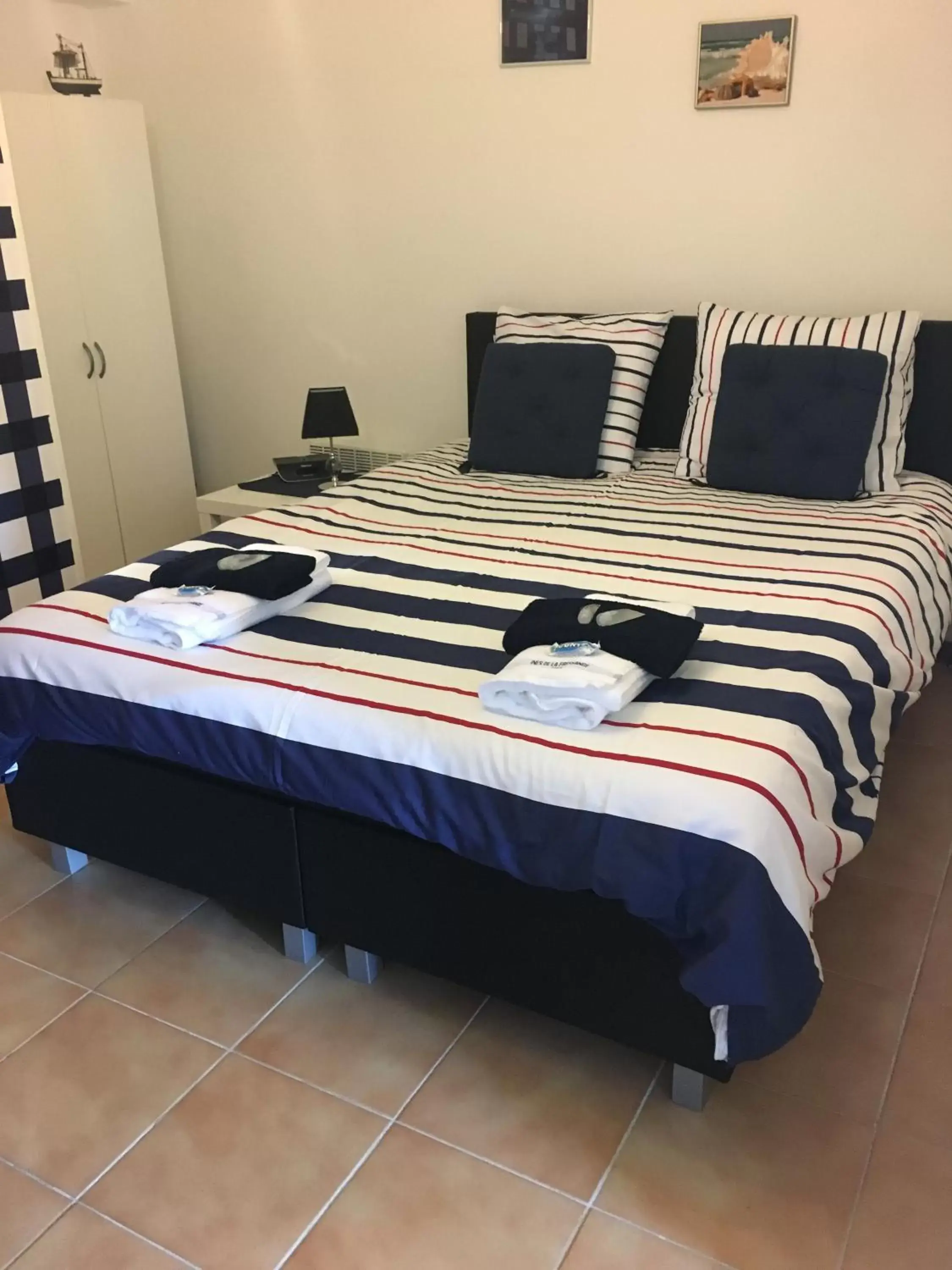 Bedroom, Bed in Maison des Vignes