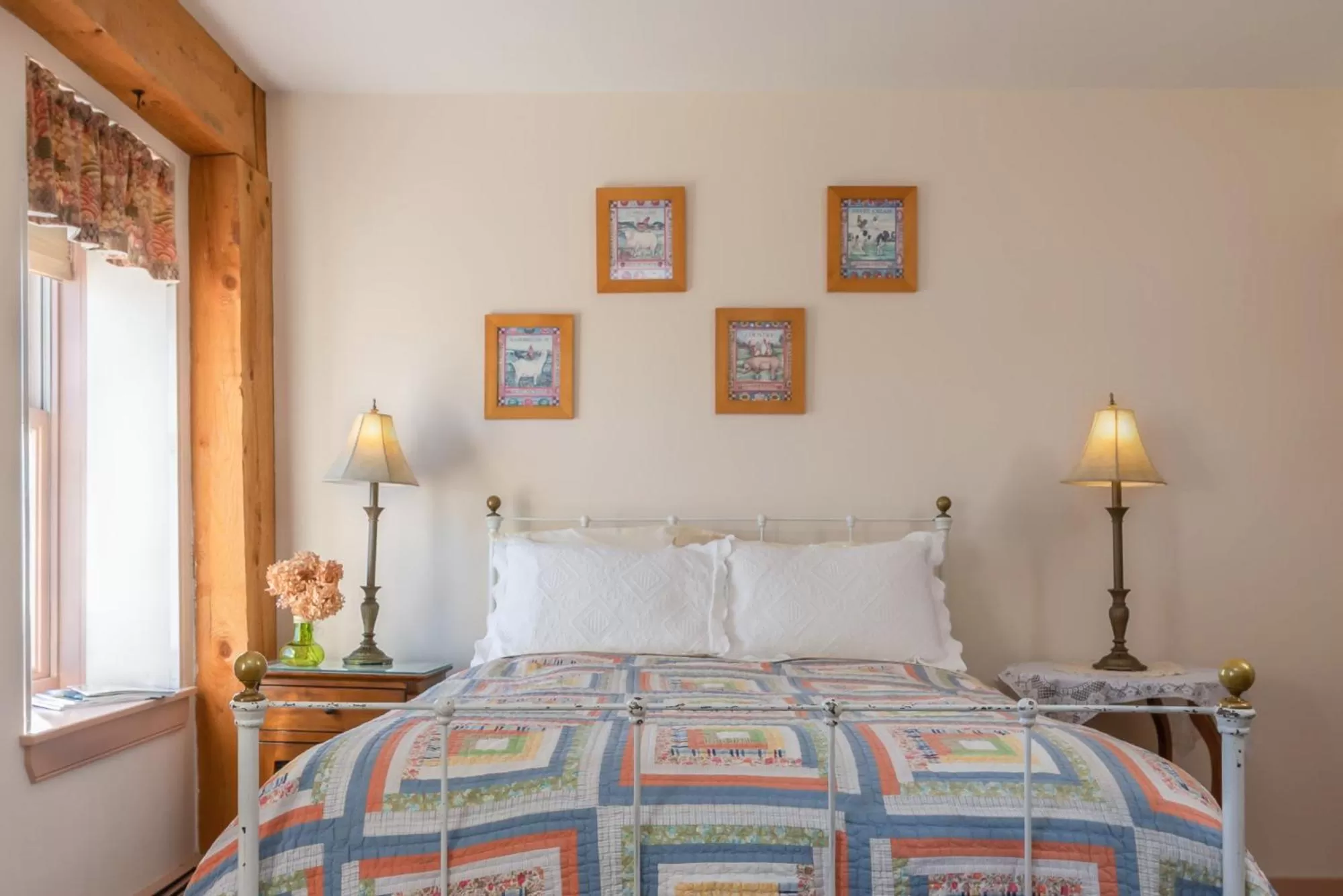 Bed in Maple Hill Farm Inn