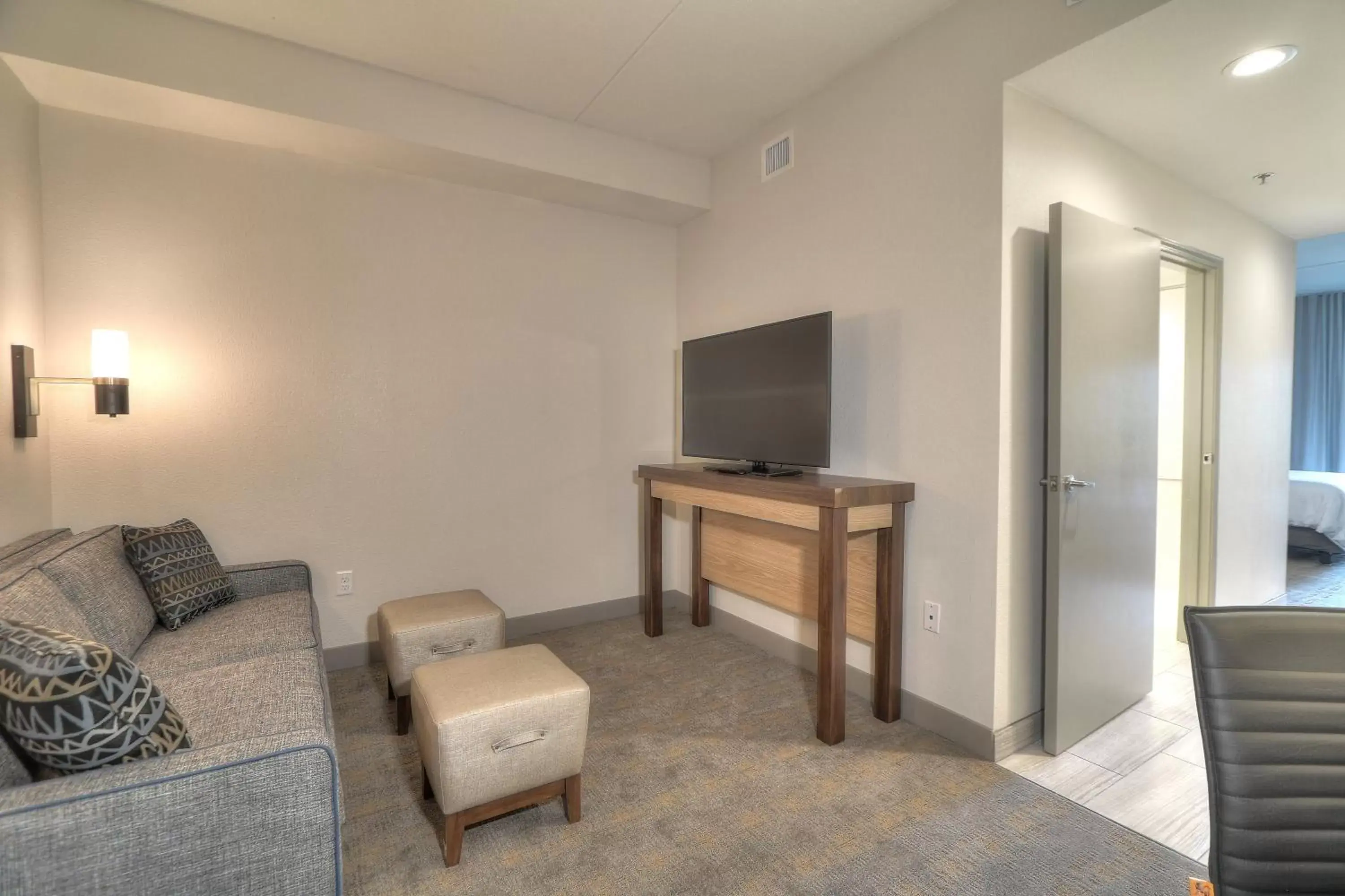 Photo of the whole room, Seating Area in Holiday Inn & Suites Pigeon Forge Convention Center, an IHG Hotel