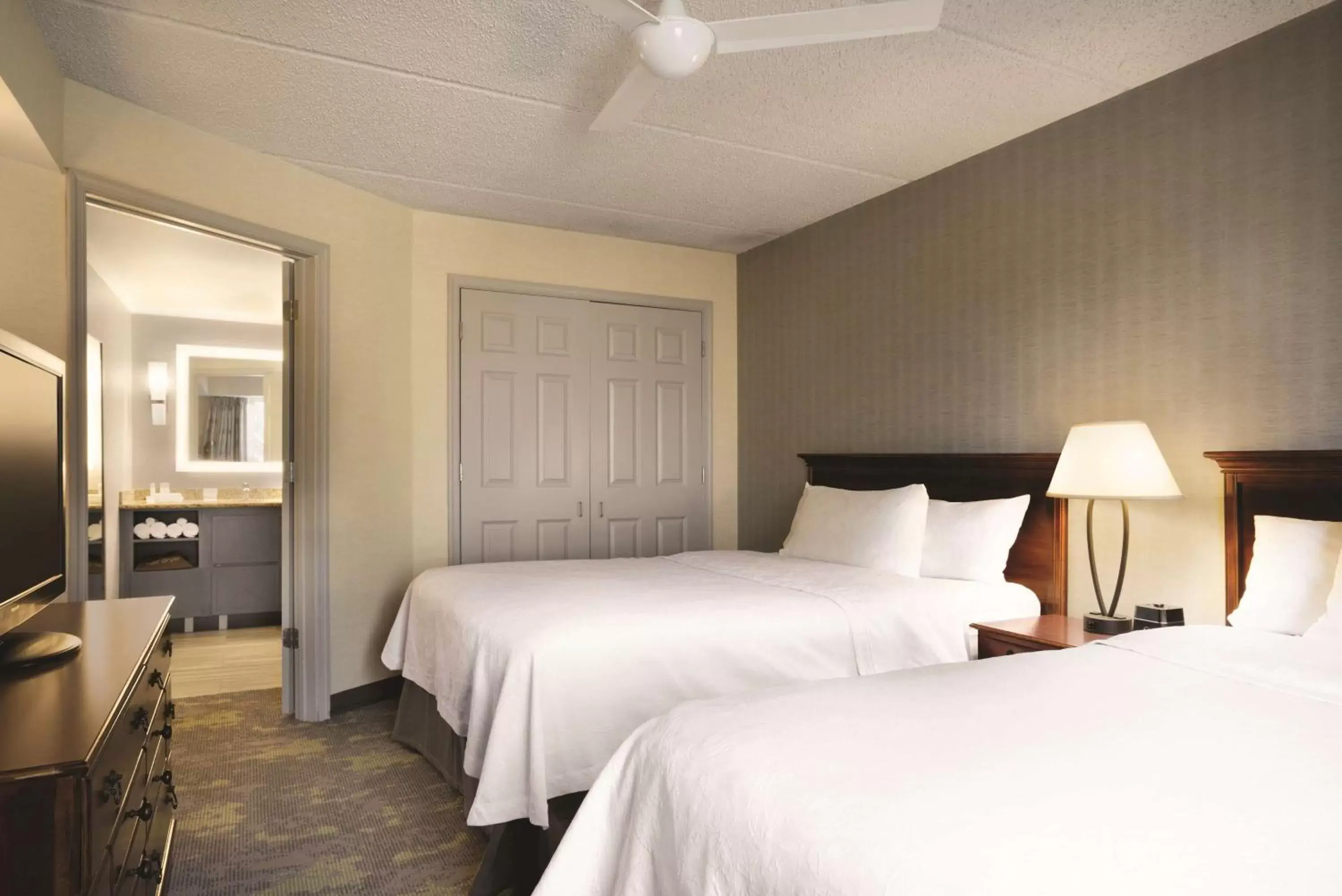 Bed in Homewood Suites Williamsburg