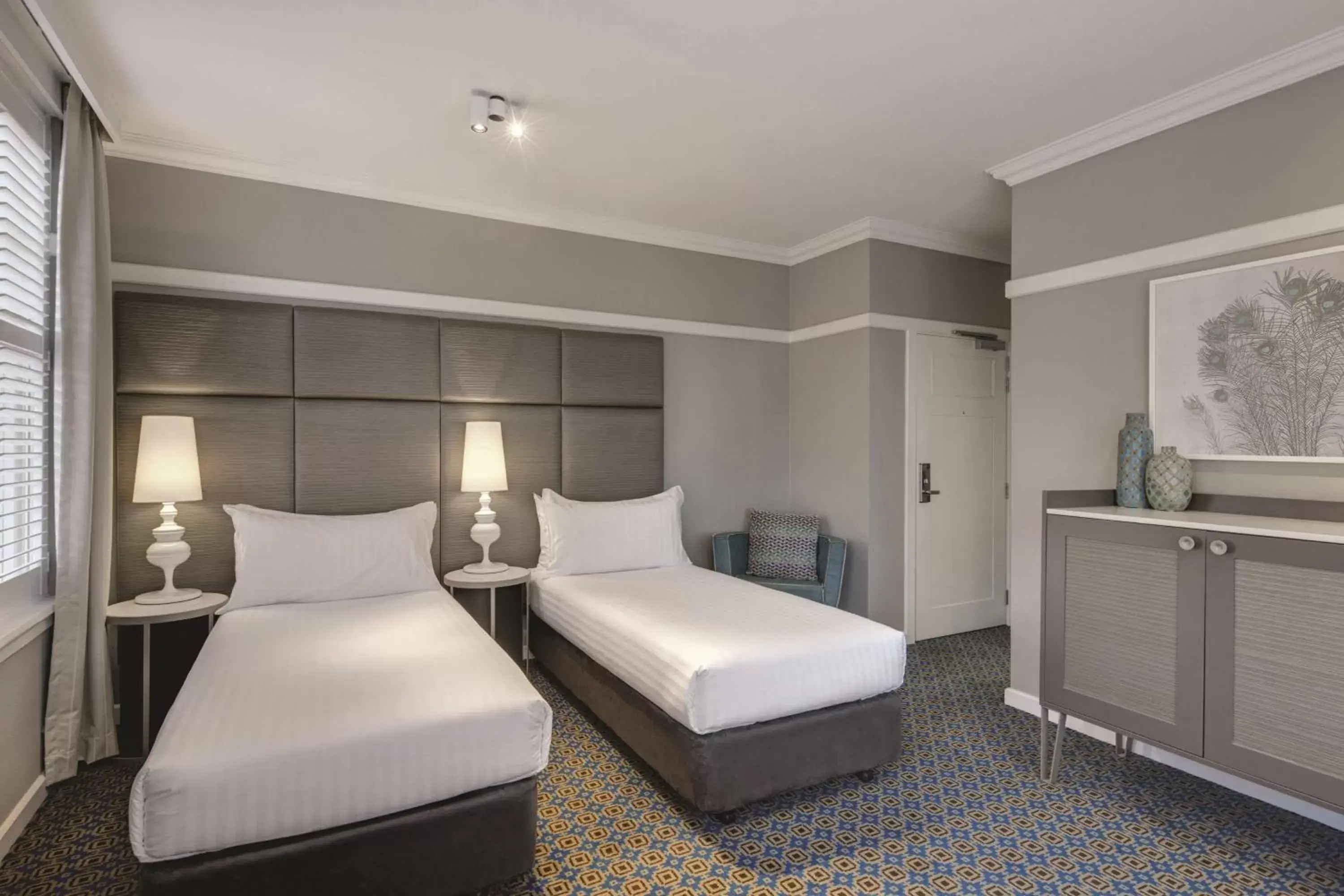 Bedroom, Bed in Hotel Kurrajong Canberra