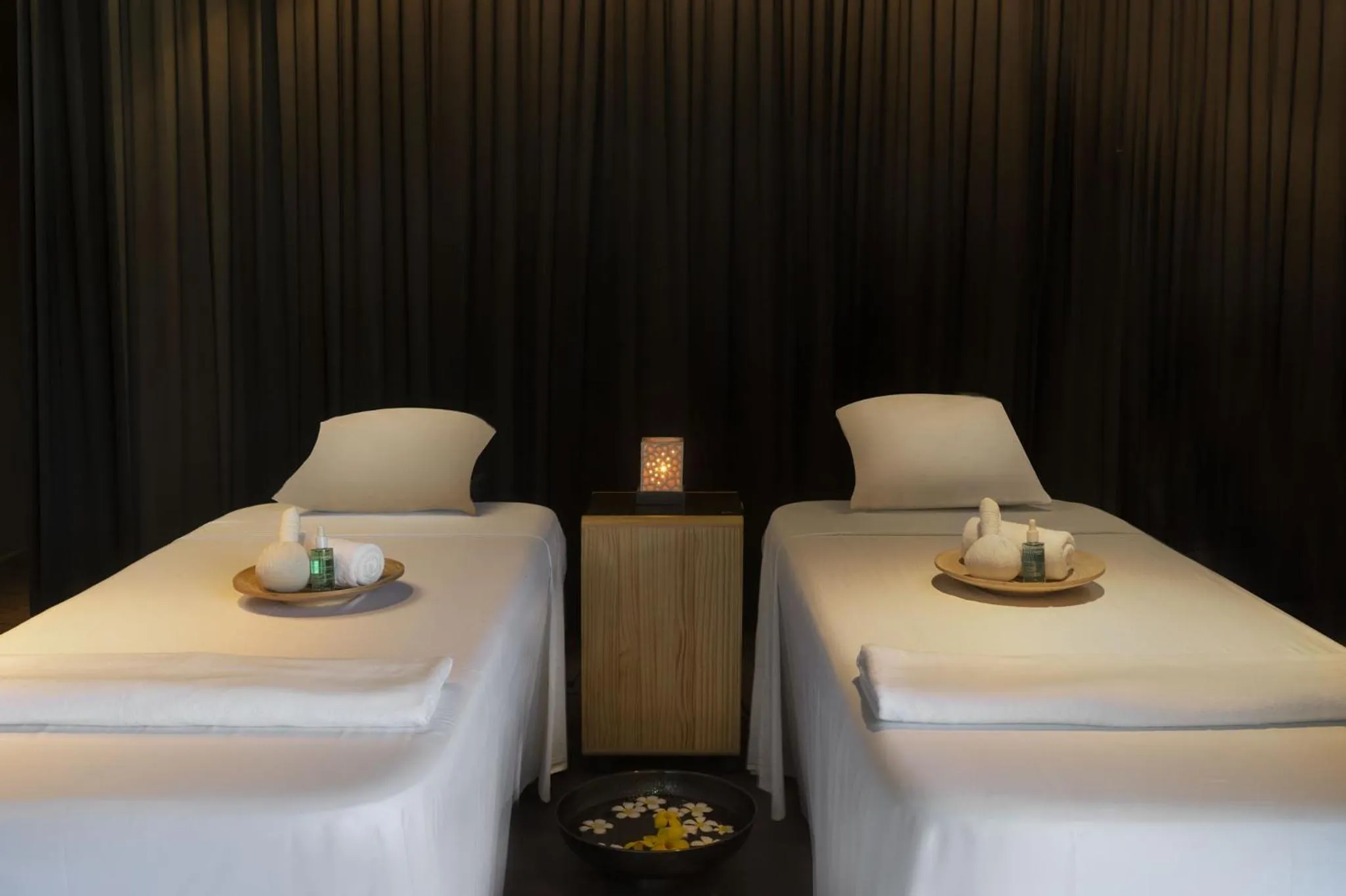 Spa and wellness centre/facilities, Bed in Mercure Rayong Lomtalay Villas & Resort