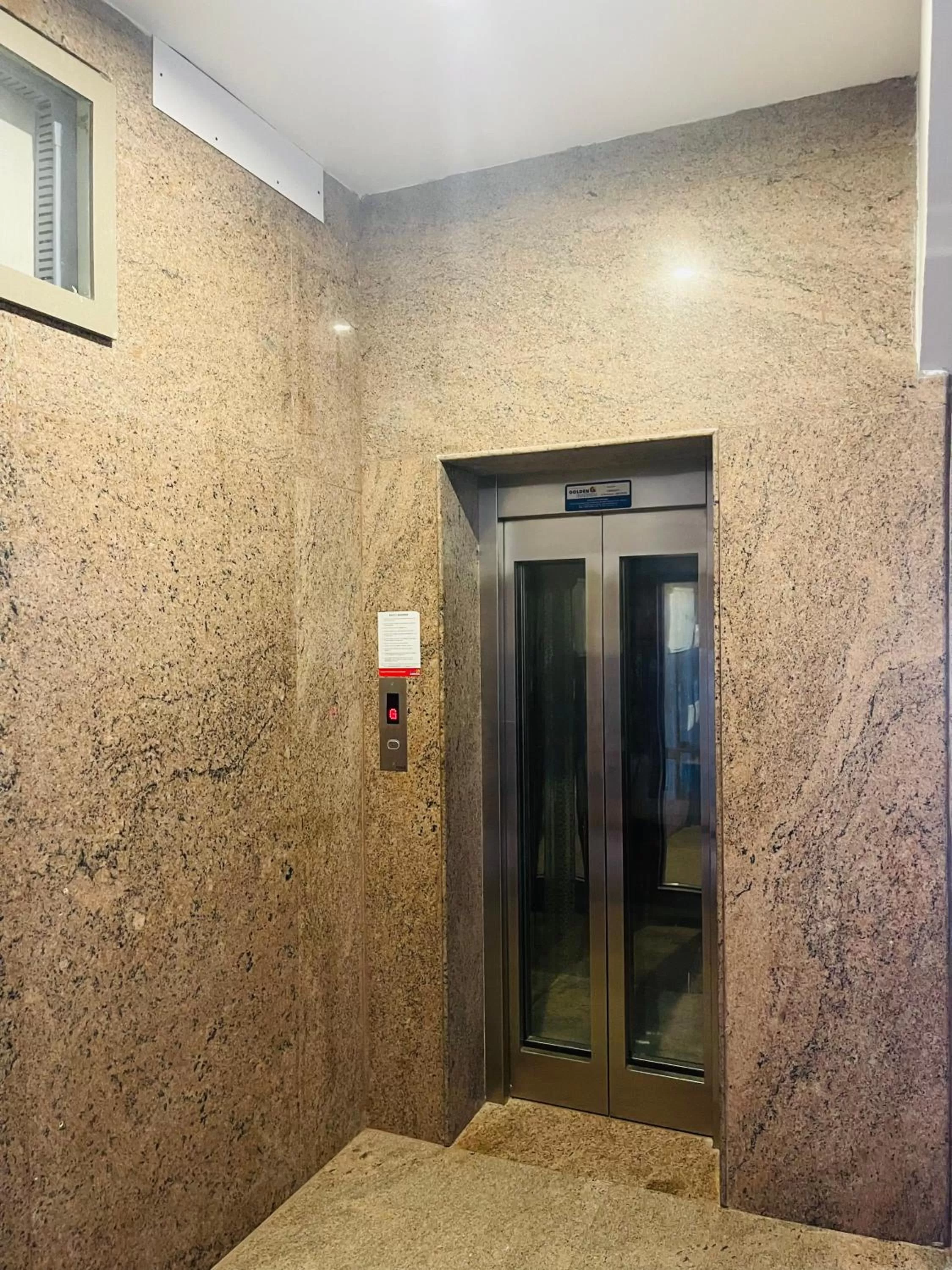 elevator in MVP Residencies