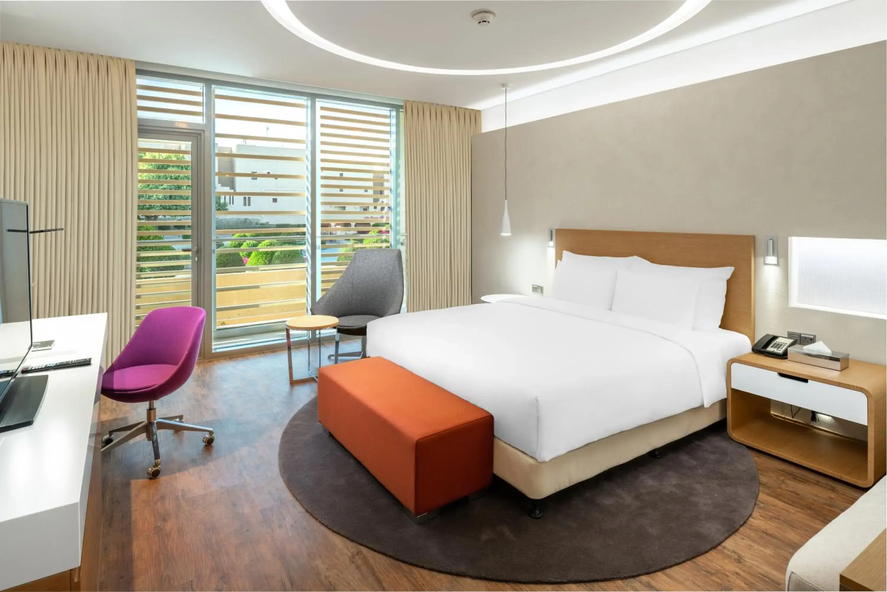 TV and multimedia, Bed in Radisson Blu Hotel & Residence, Riyadh Diplomatic Quarter
