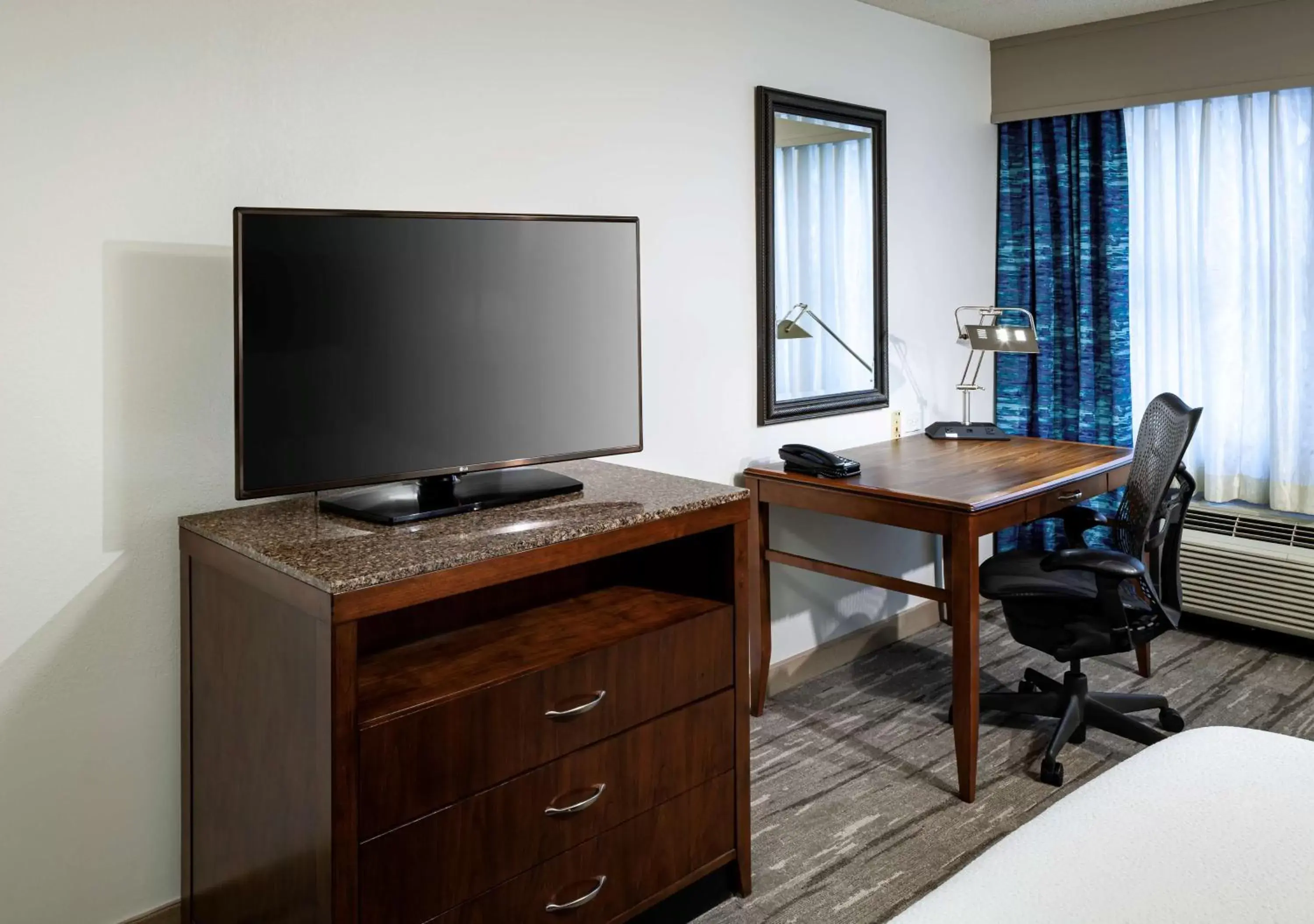 Bedroom, TV/Entertainment Center in Hilton Garden Inn Omaha Downtown-Old Market Area