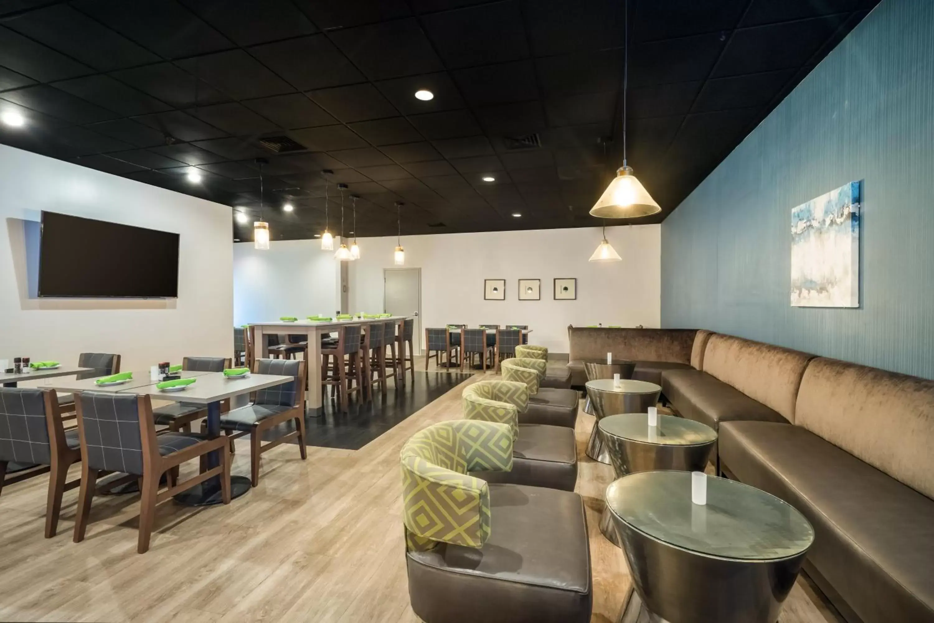 Lounge or bar, Lounge/Bar in enVision Hotel & Conference Center Mansfield-Foxboro