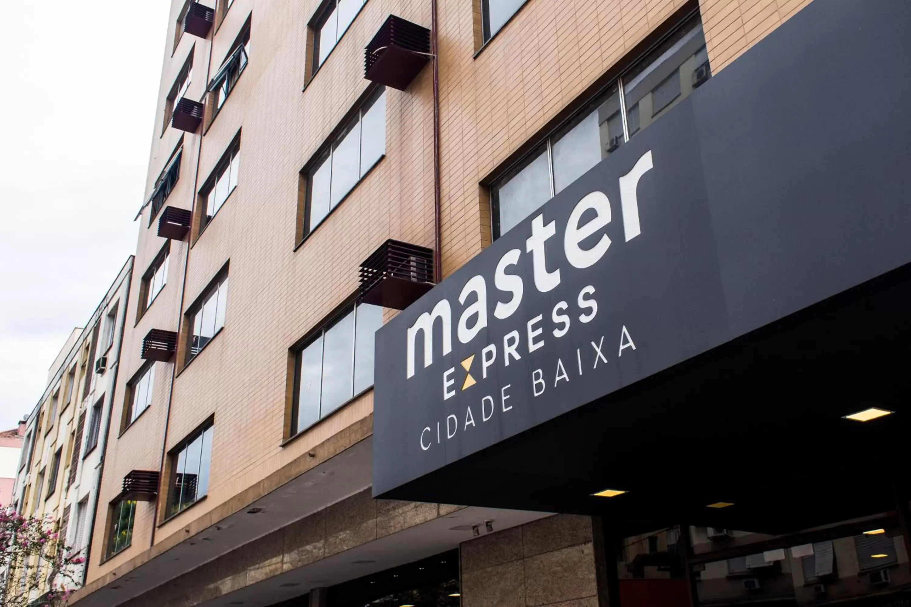 Facade/entrance in Master Express Cidade Baixa - Próximo ao Araujo Viana, UFRGS e Santa Casa Facade/entrance in Master Express Cidade Baixa - Próximo ao Araujo Viana, UFRGS e Santa Casa