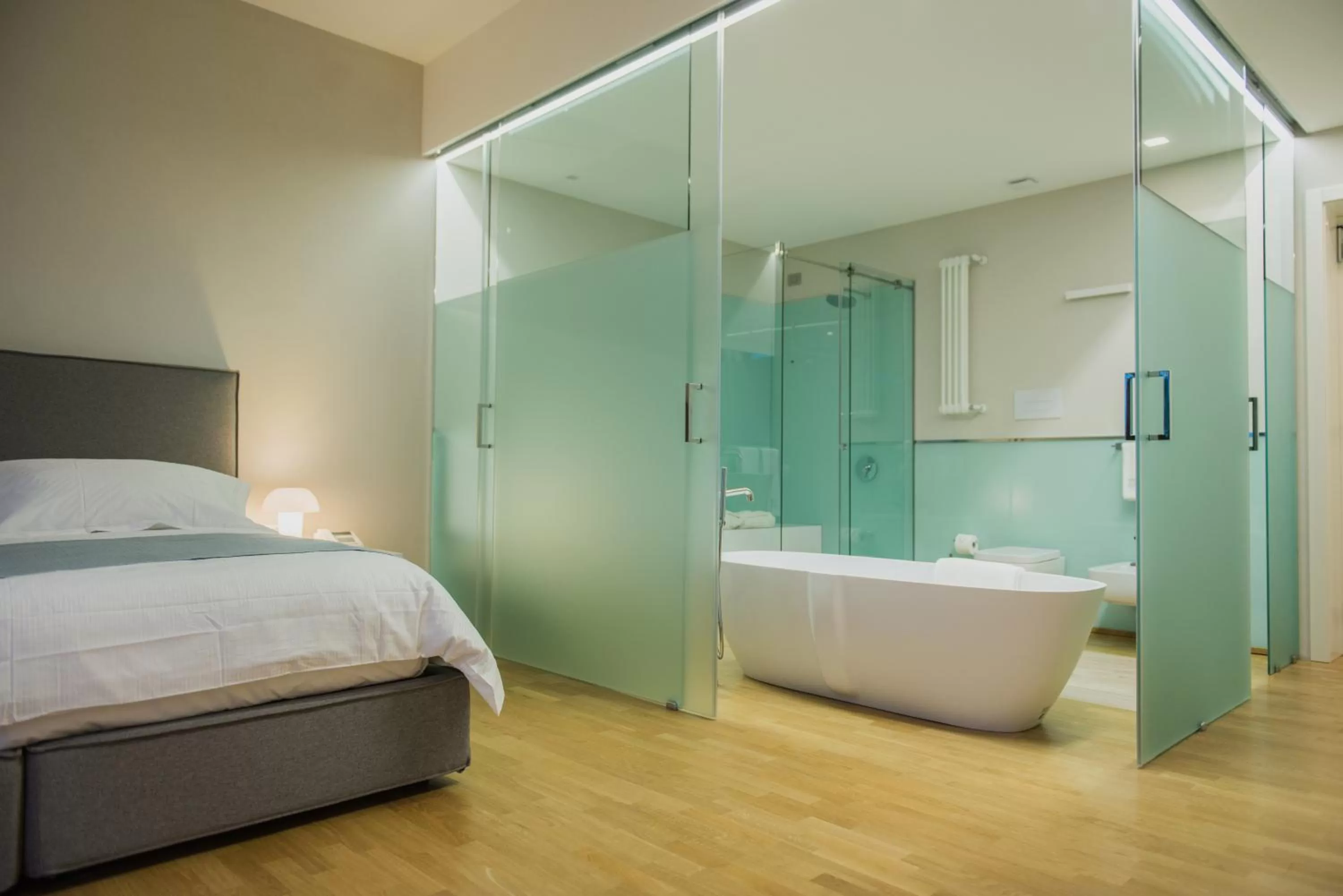 Bathroom, Bed in Villa Pulejo
