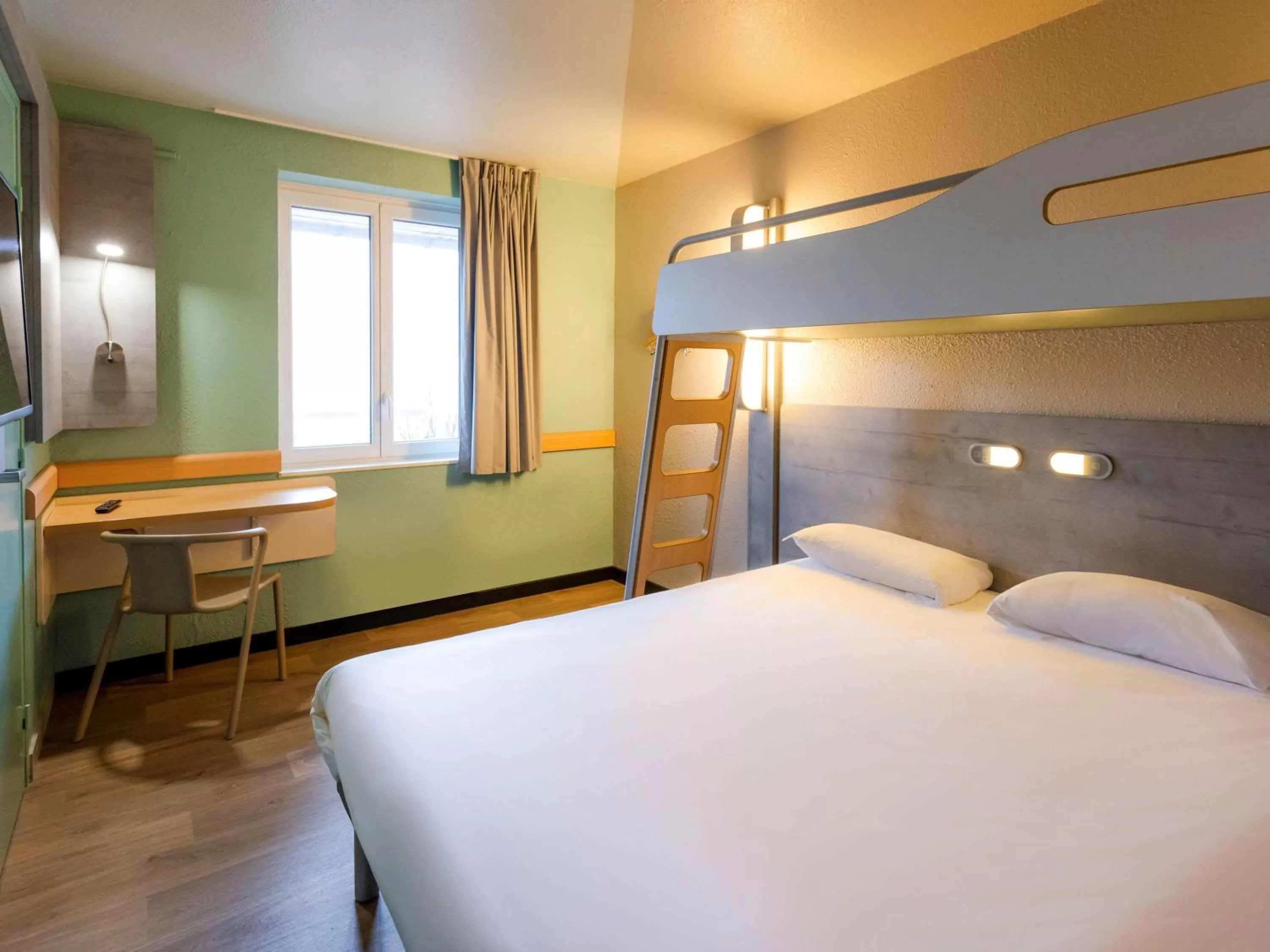 Bedroom in ibis budget Albertville