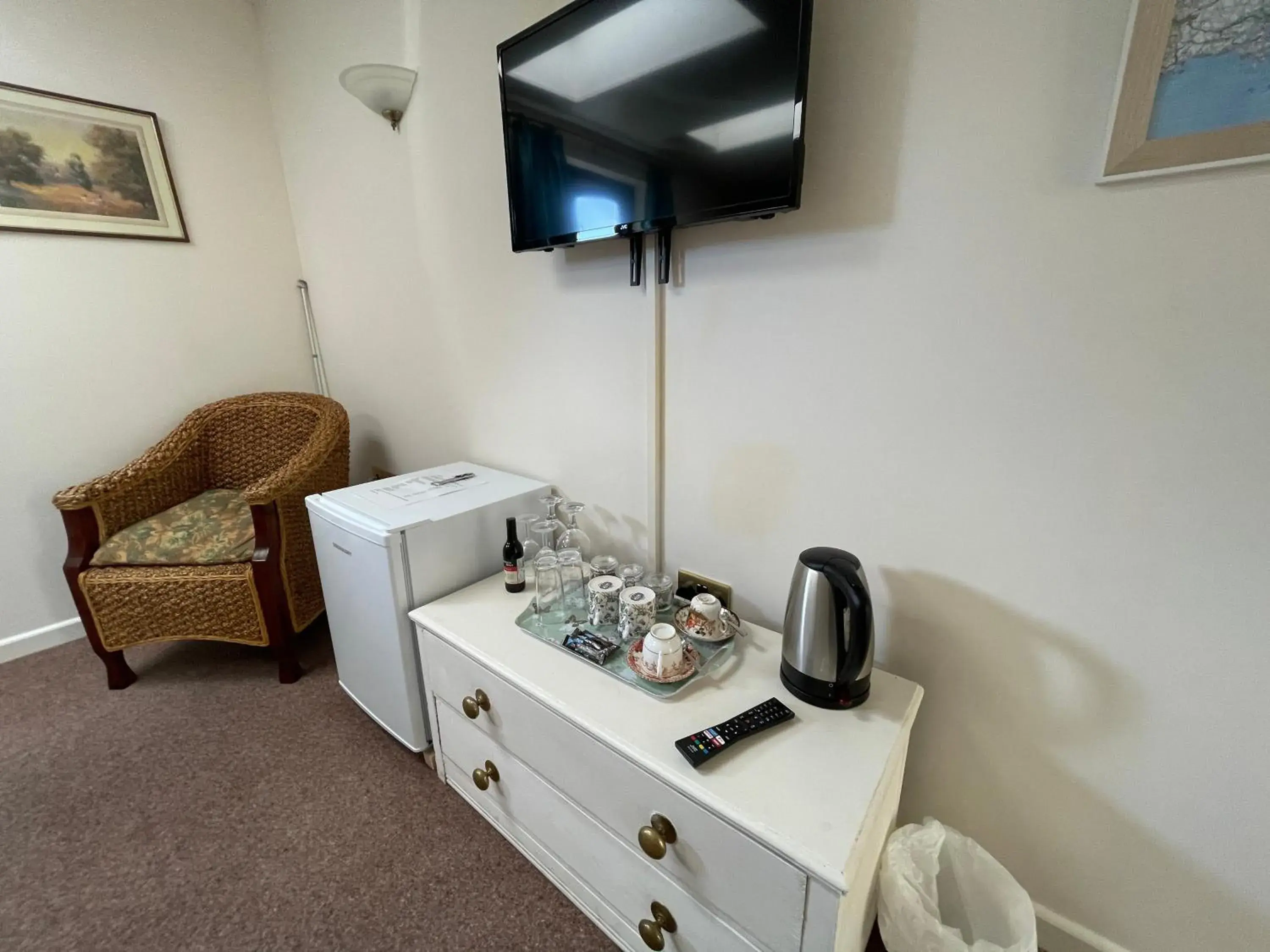 Coffee/tea facilities, TV/Entertainment Center in Station House, Dartmoor and Coast located, Village centre Hotel