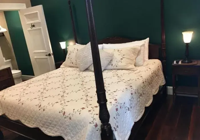 Bed in Historic Kahn Hotel