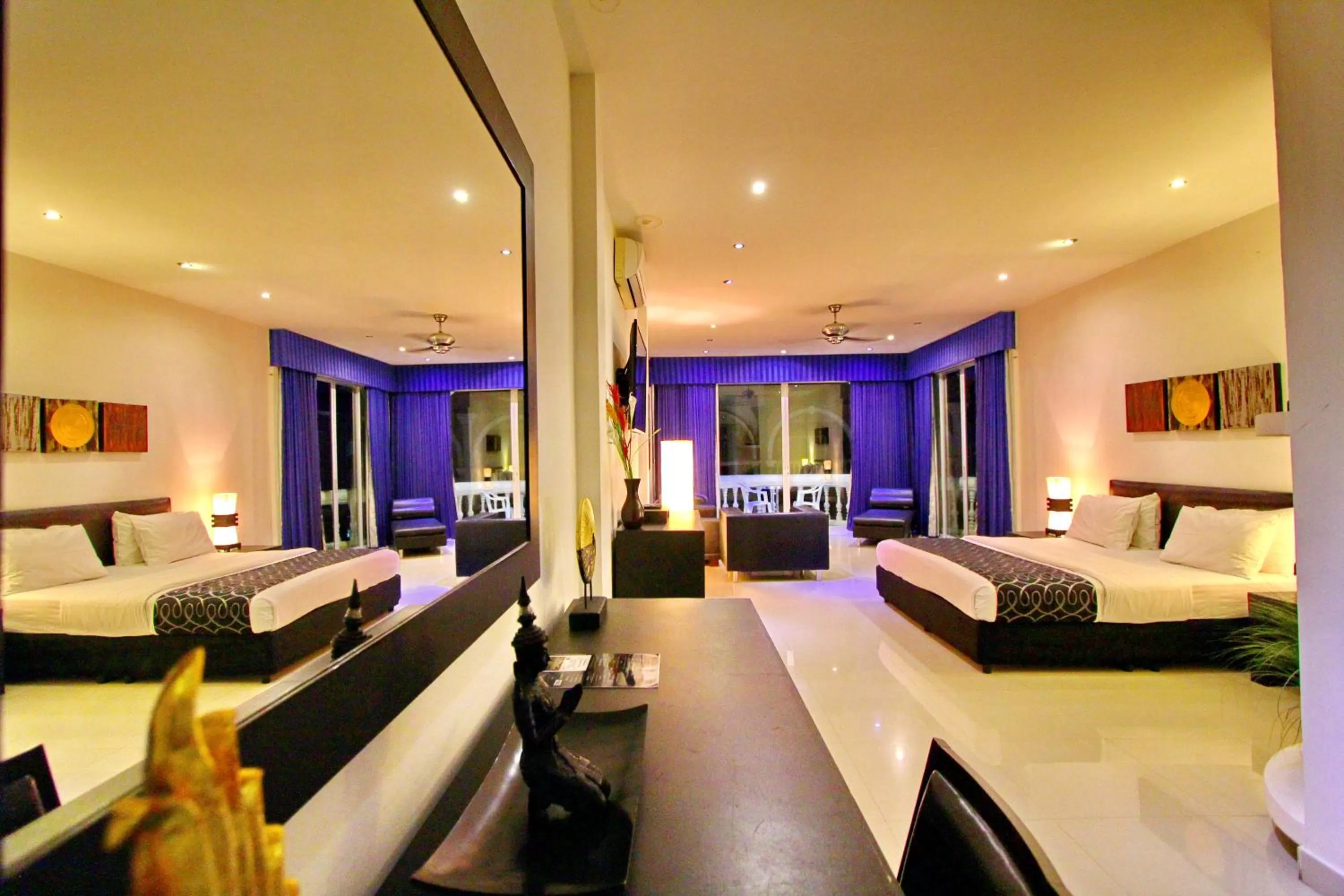 Photo of the whole room, Bed in East Suites