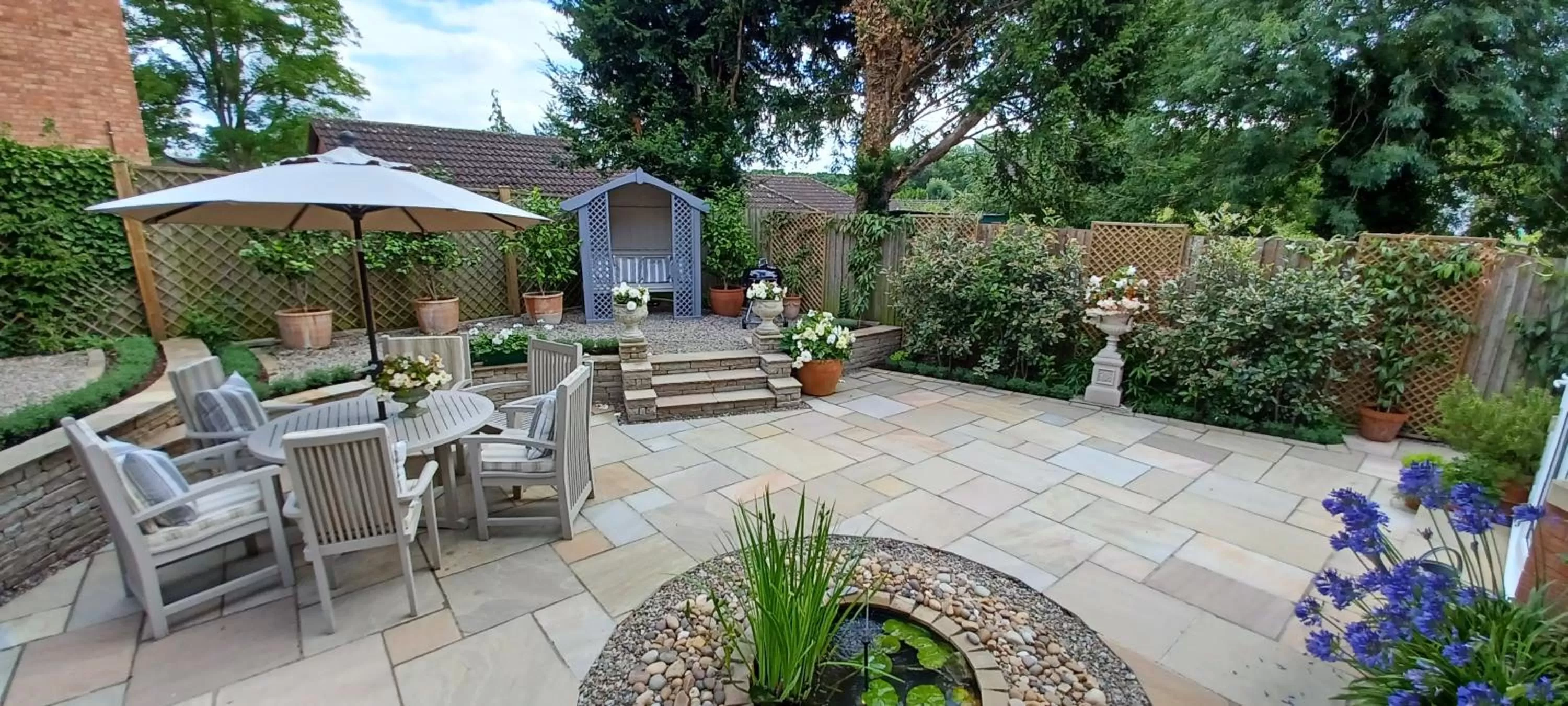 Garden view in Harlequin B&B Ledbury