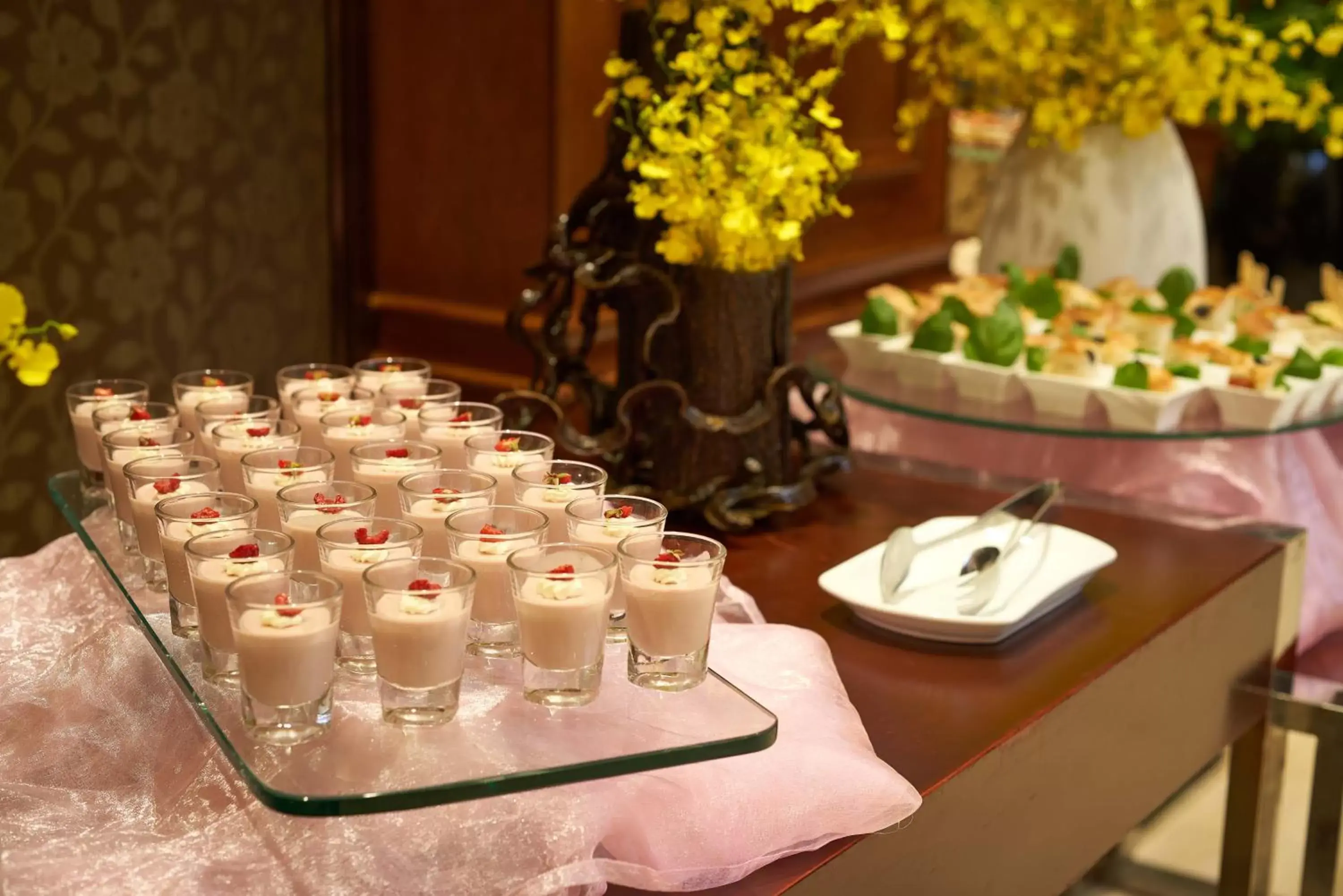 Coffee/tea facilities in Windsor Plaza Hotel