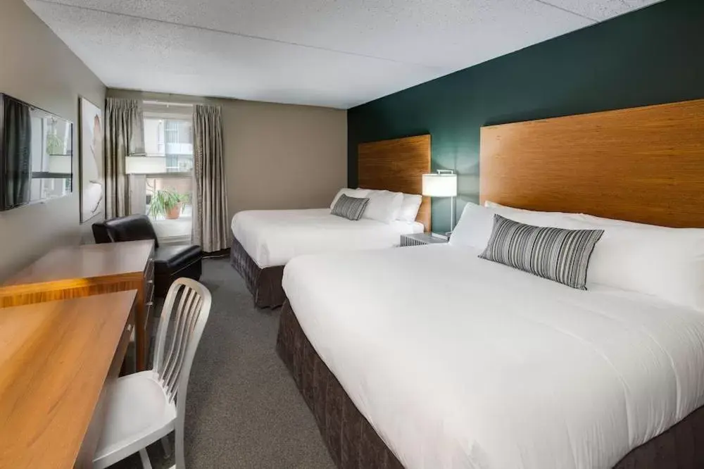 Bed in Heritage Inn Hotel & Convention Centre - Moose Jaw