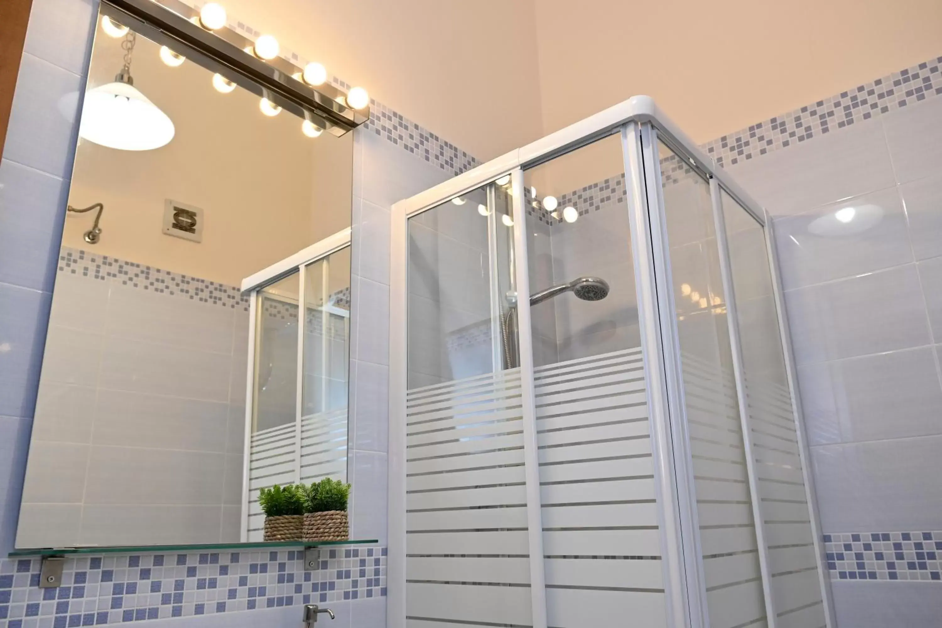 Shower, Bathroom in B&B a Capua - I PORTICI del centro