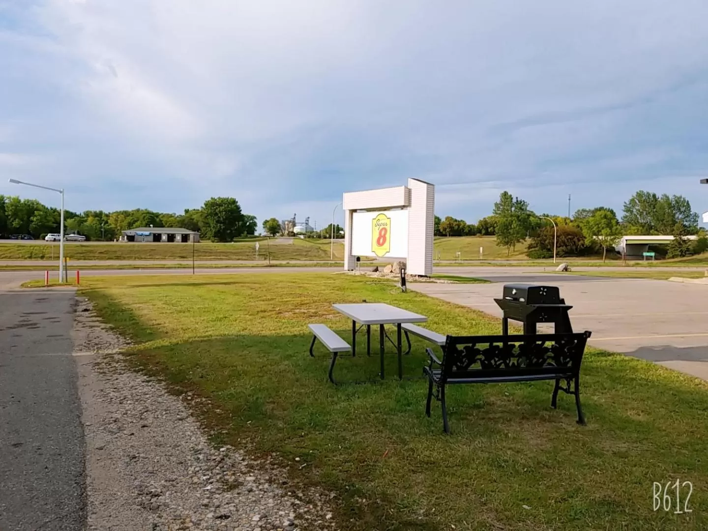 BBQ facilities in Super 8 by Wyndham Glenwood