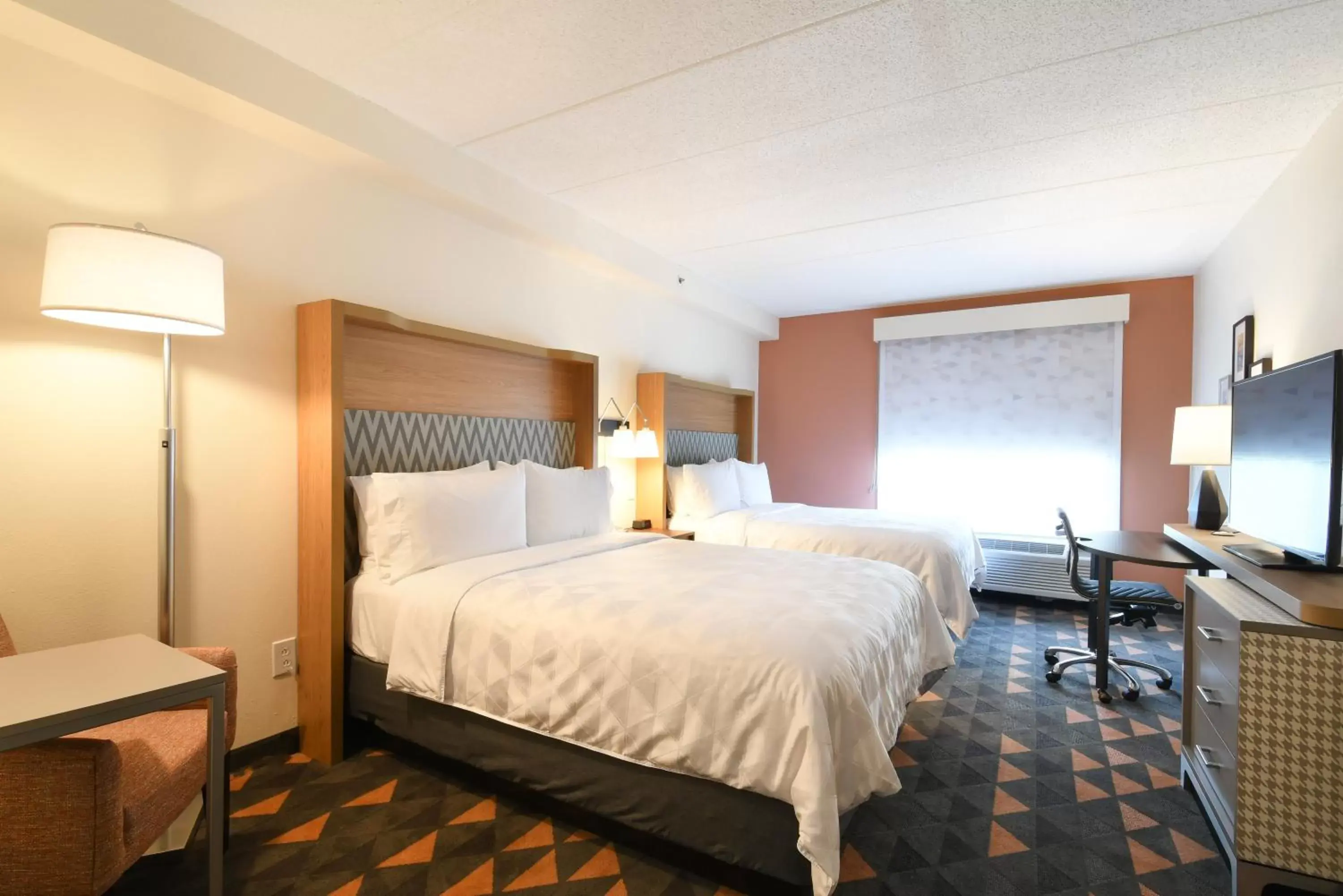 Photo of the whole room, Bed in Holiday Inn Fredericksburg - Conference Center, an IHG Hotel