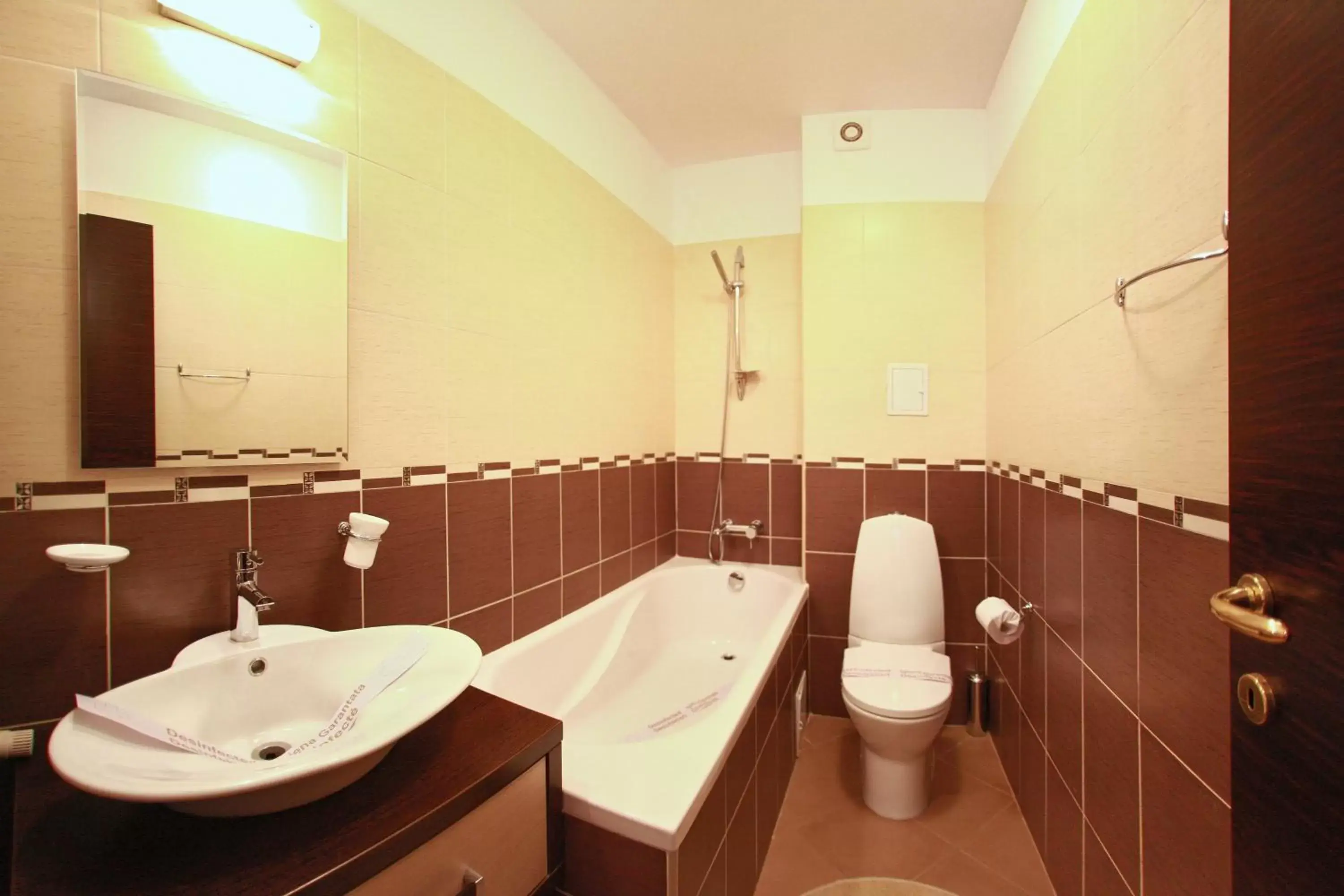 Bathroom in Monte Carlo Palace Suites