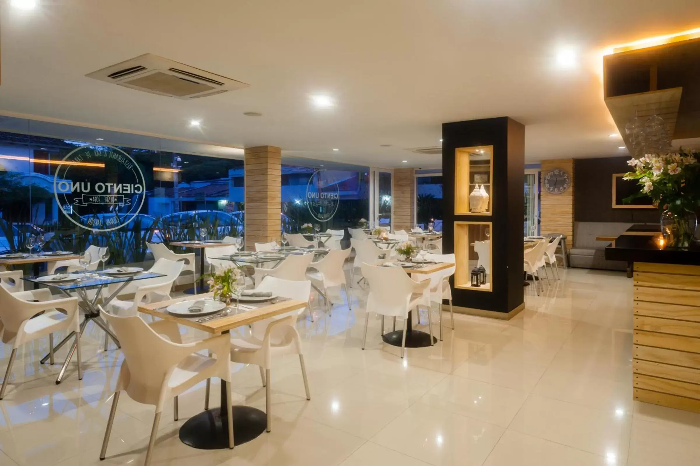 Restaurant/Places to Eat in Hotel MS Ciudad Jardin Plus