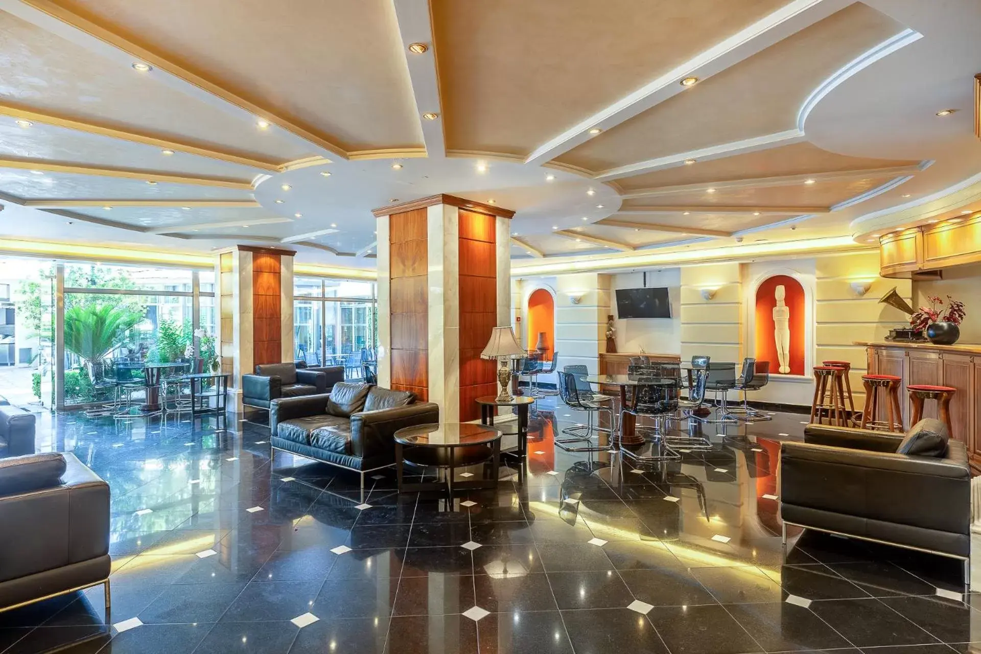 Lobby or reception, Restaurant/Places to Eat in Oasis Hotel Apartments