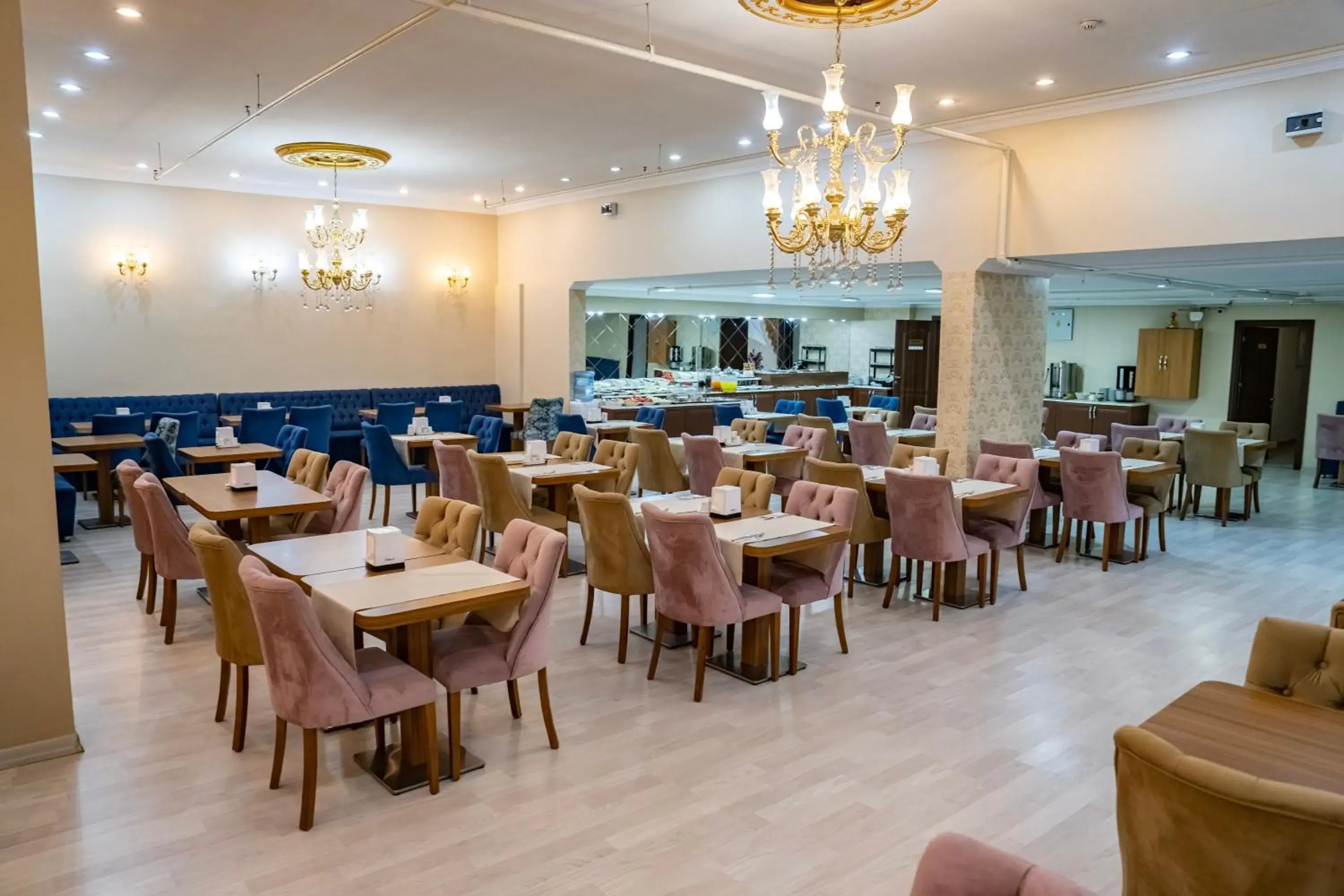 Restaurant/Places to Eat in Grand Hamit Hotel