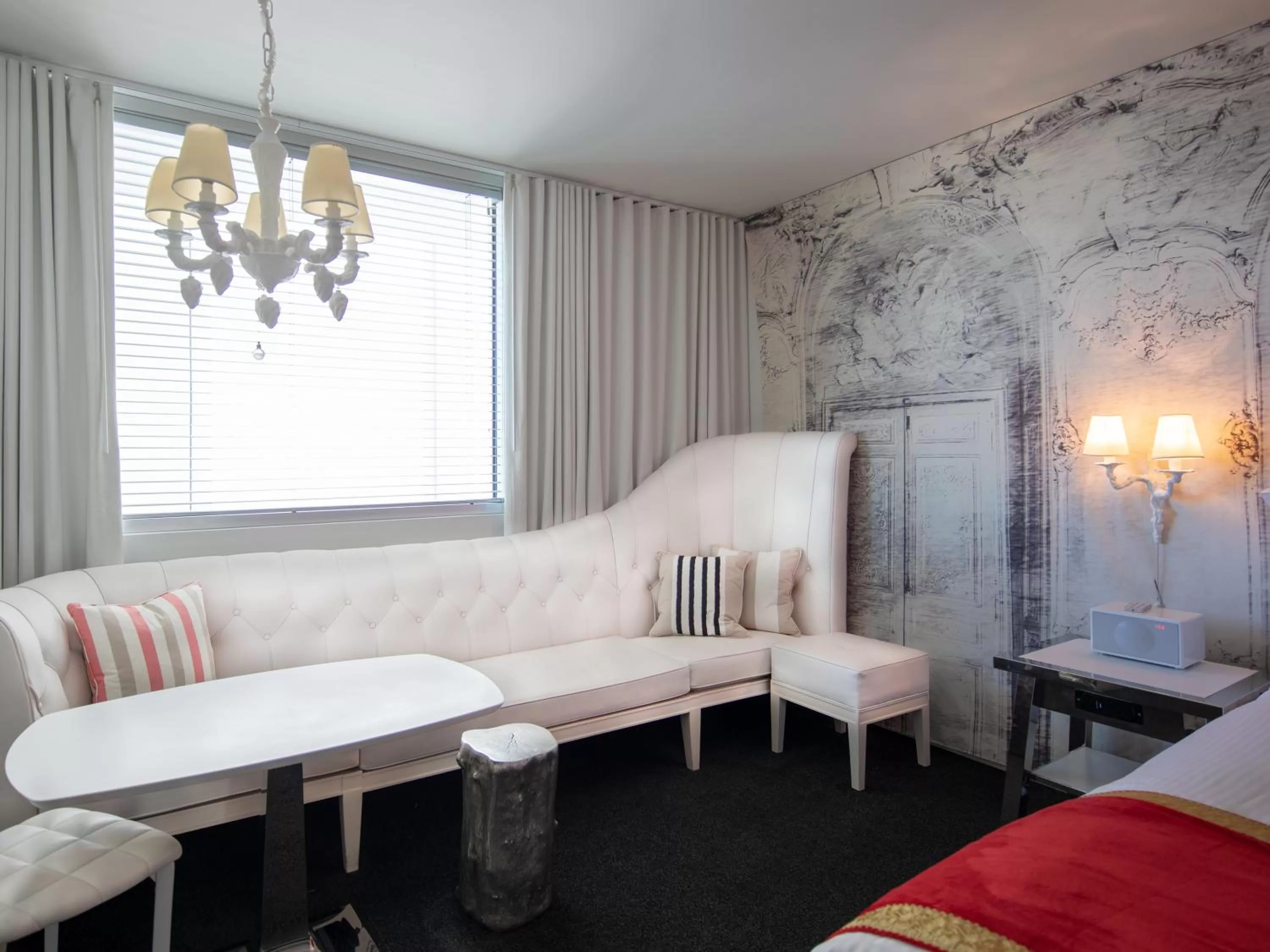 Seating area, Bed in SAHARA Las Vegas