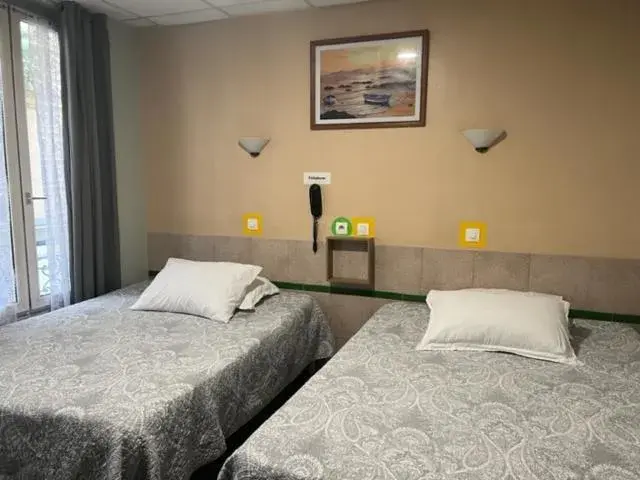 Bed in Hotel Jarry Confort