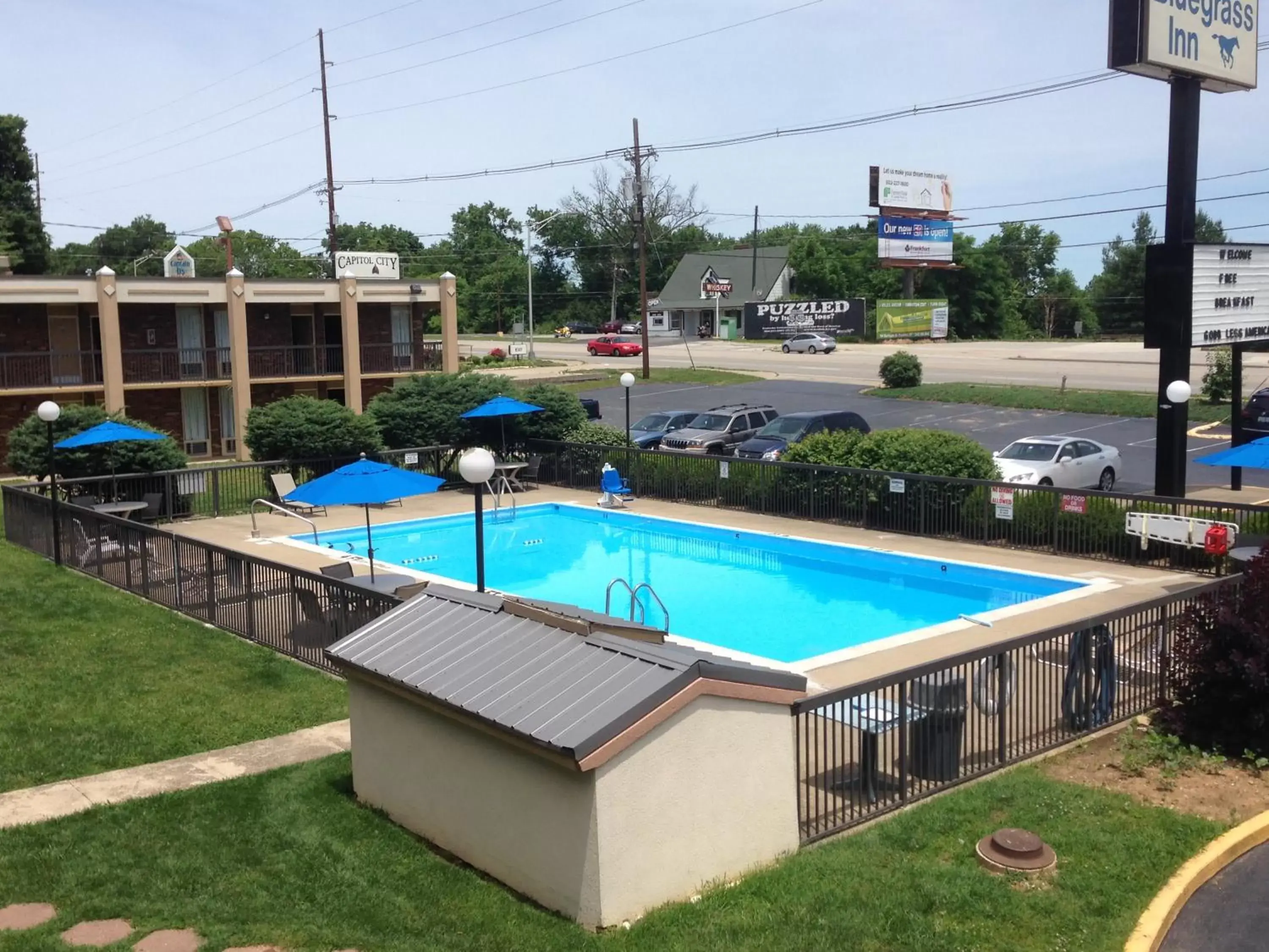 Swimming pool, Pool View in Bluegrass Inn