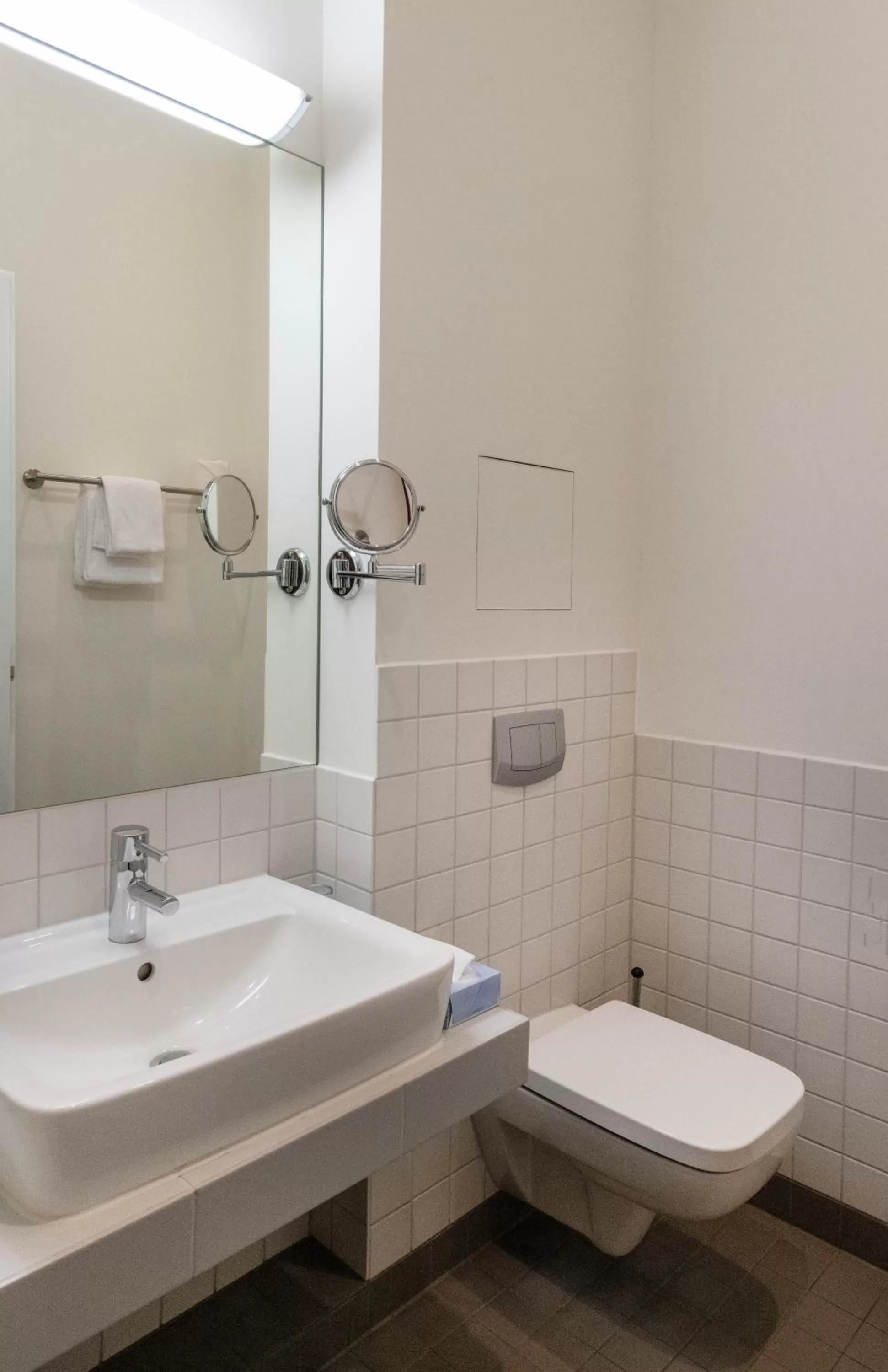 Toilet in Hotel am Großen Waisenhaus