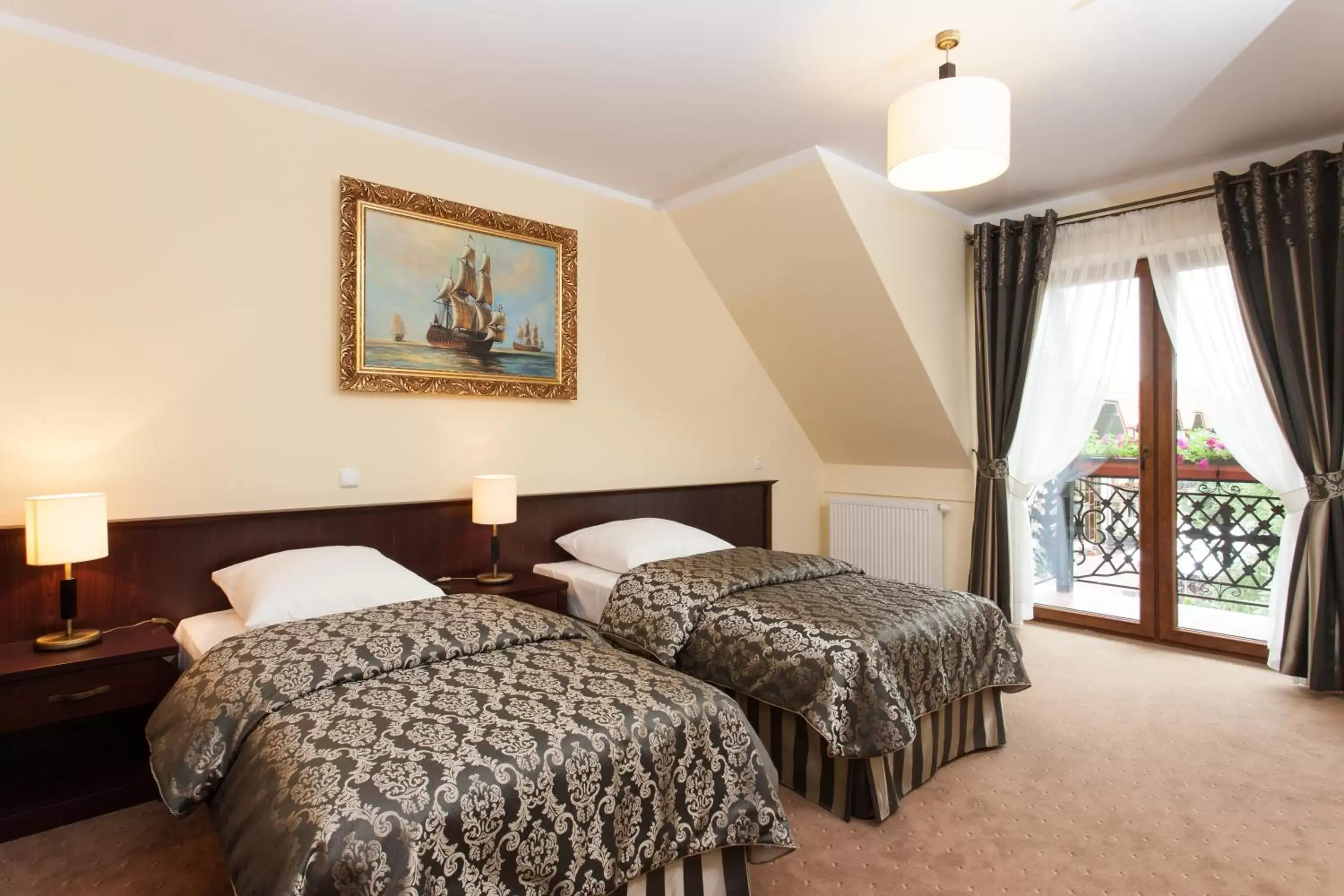 Standard Twin Room in Hotel Robert's Port Standard Twin Room in Hotel Robert's Port