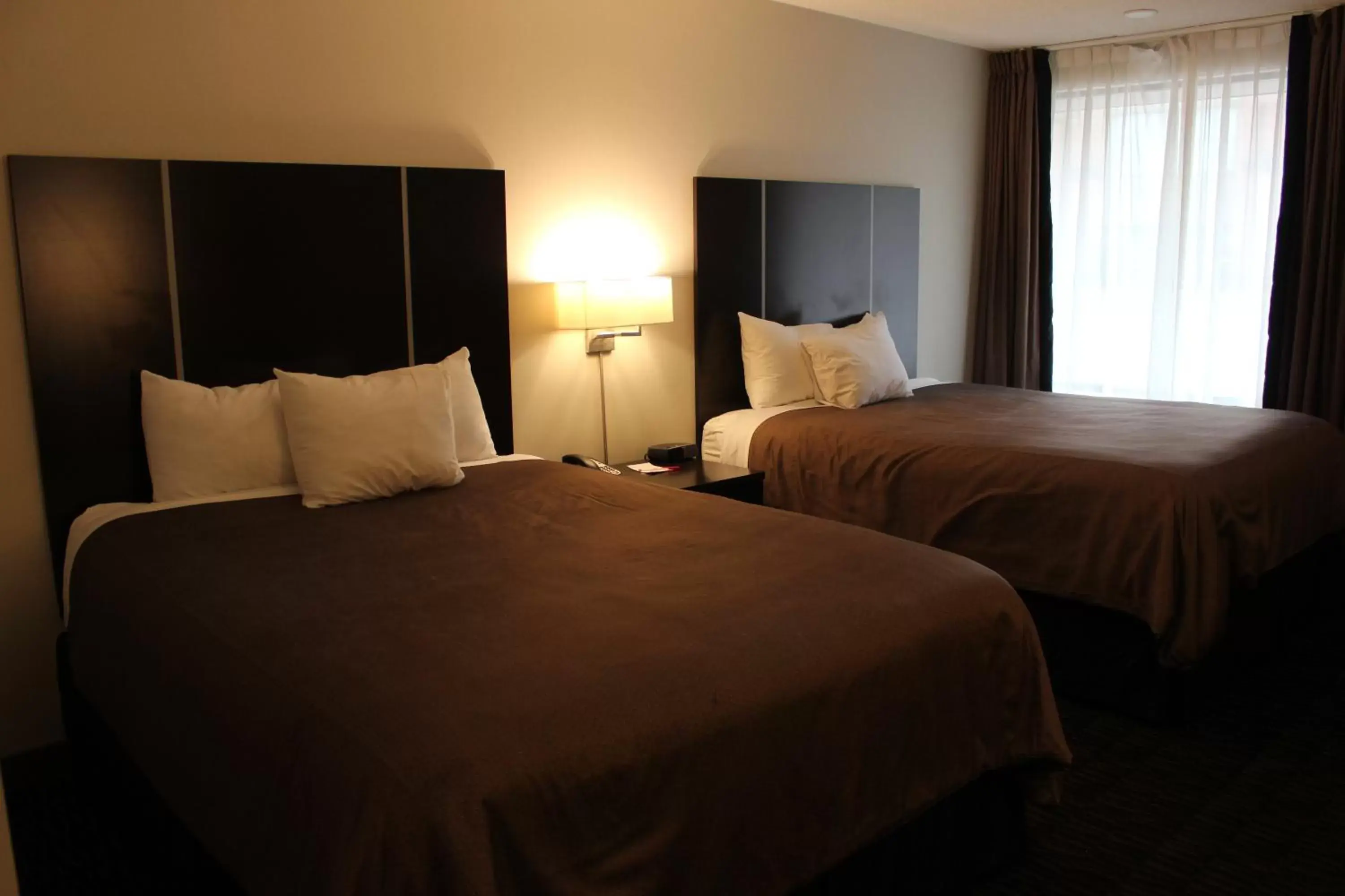 Bed in Ramada Plaza by Wyndham Niagara Falls